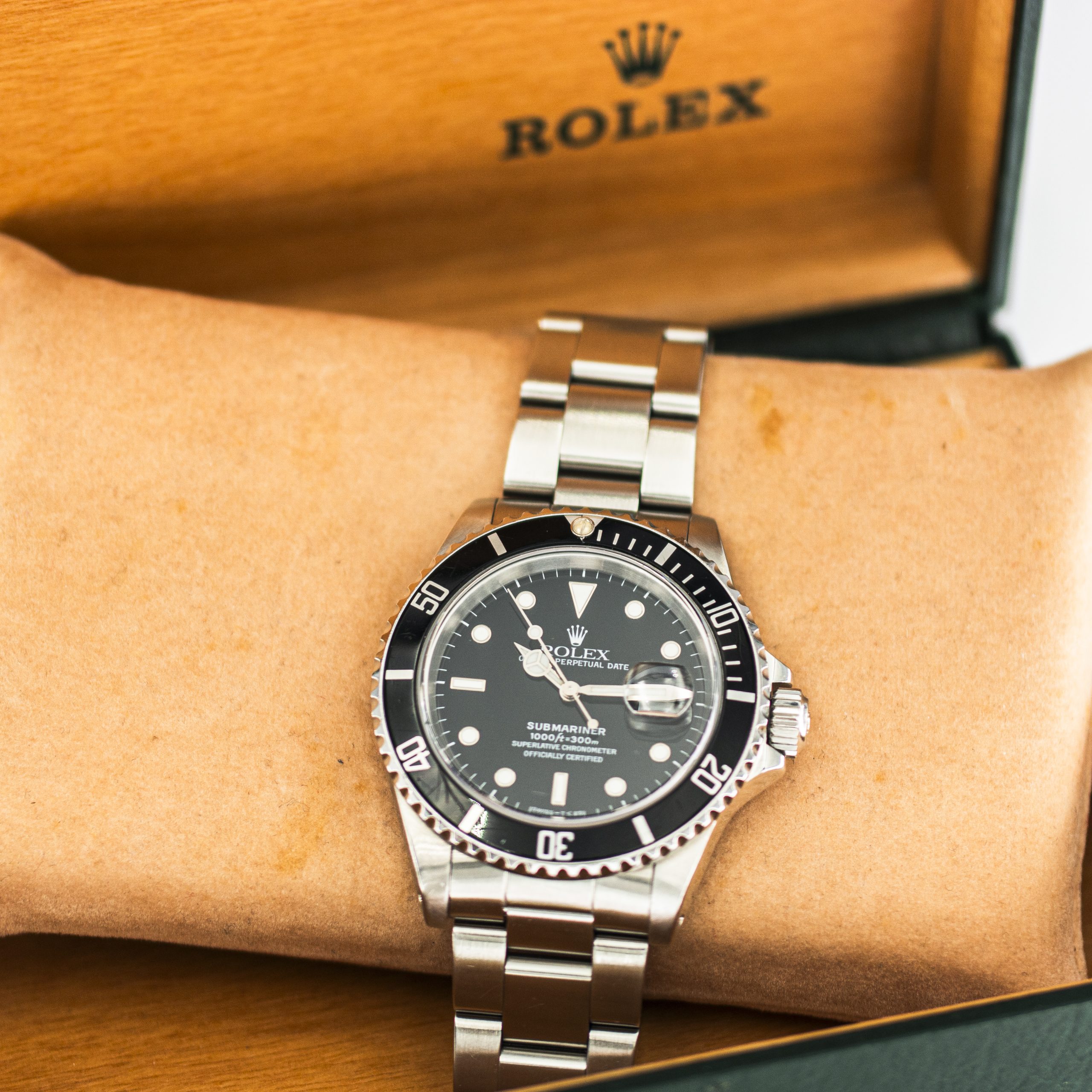 1565_marcels_watch_group_vintage_wristwatch_1989_rolex_16610_submariner_box_04