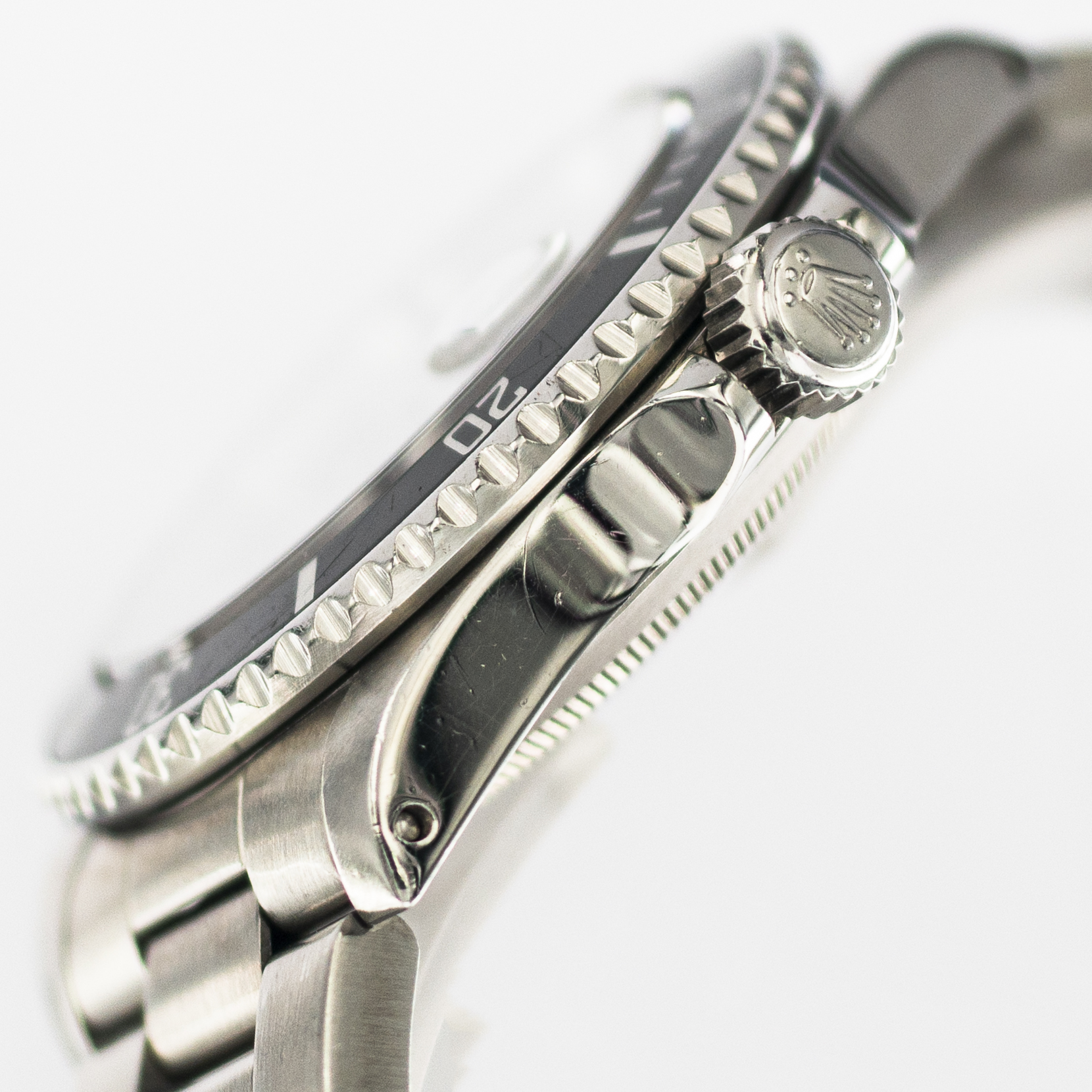 1565_marcels_watch_group_vintage_wristwatch_1989_rolex_16610_submariner_case_side_03