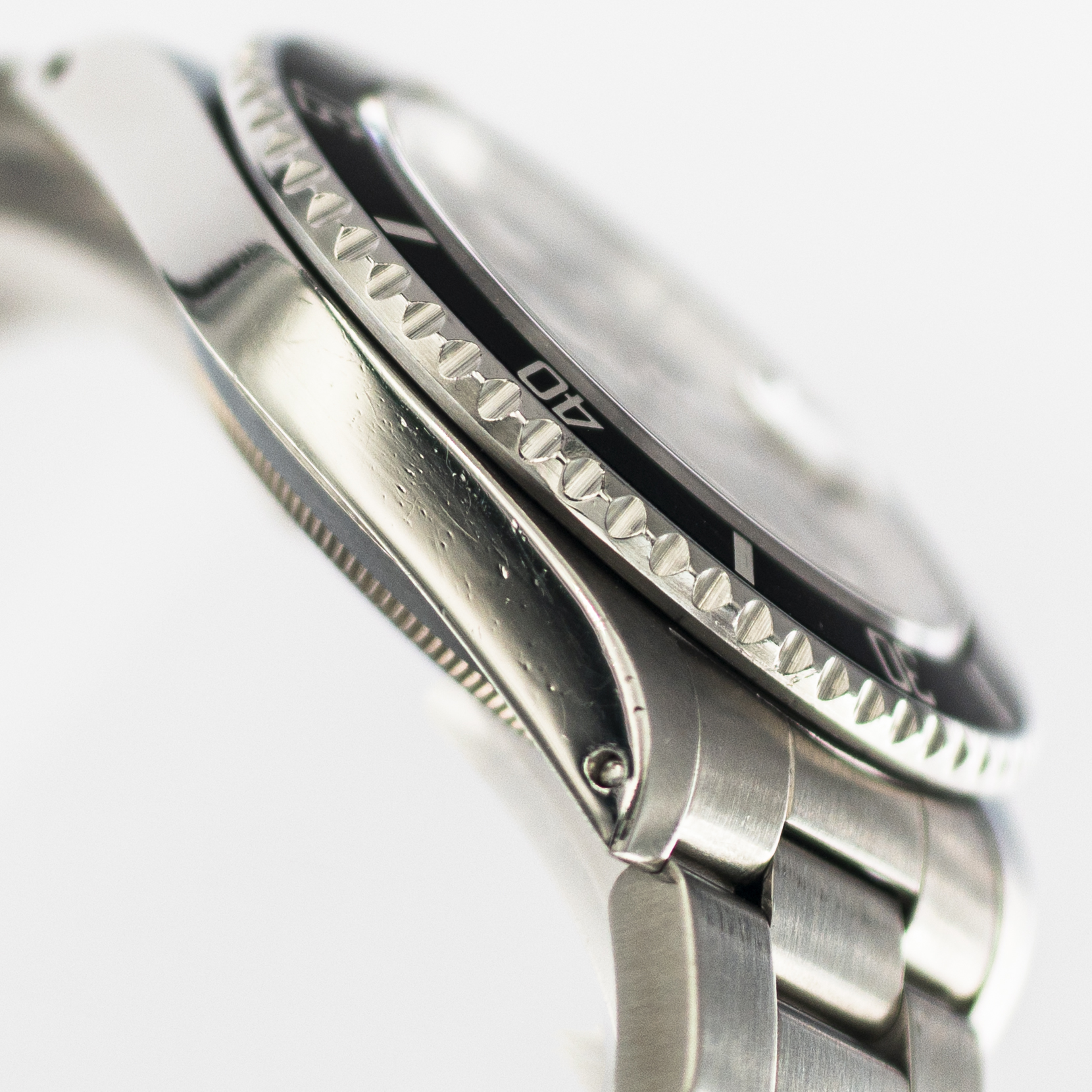 1565_marcels_watch_group_vintage_wristwatch_1989_rolex_16610_submariner_case_side_05