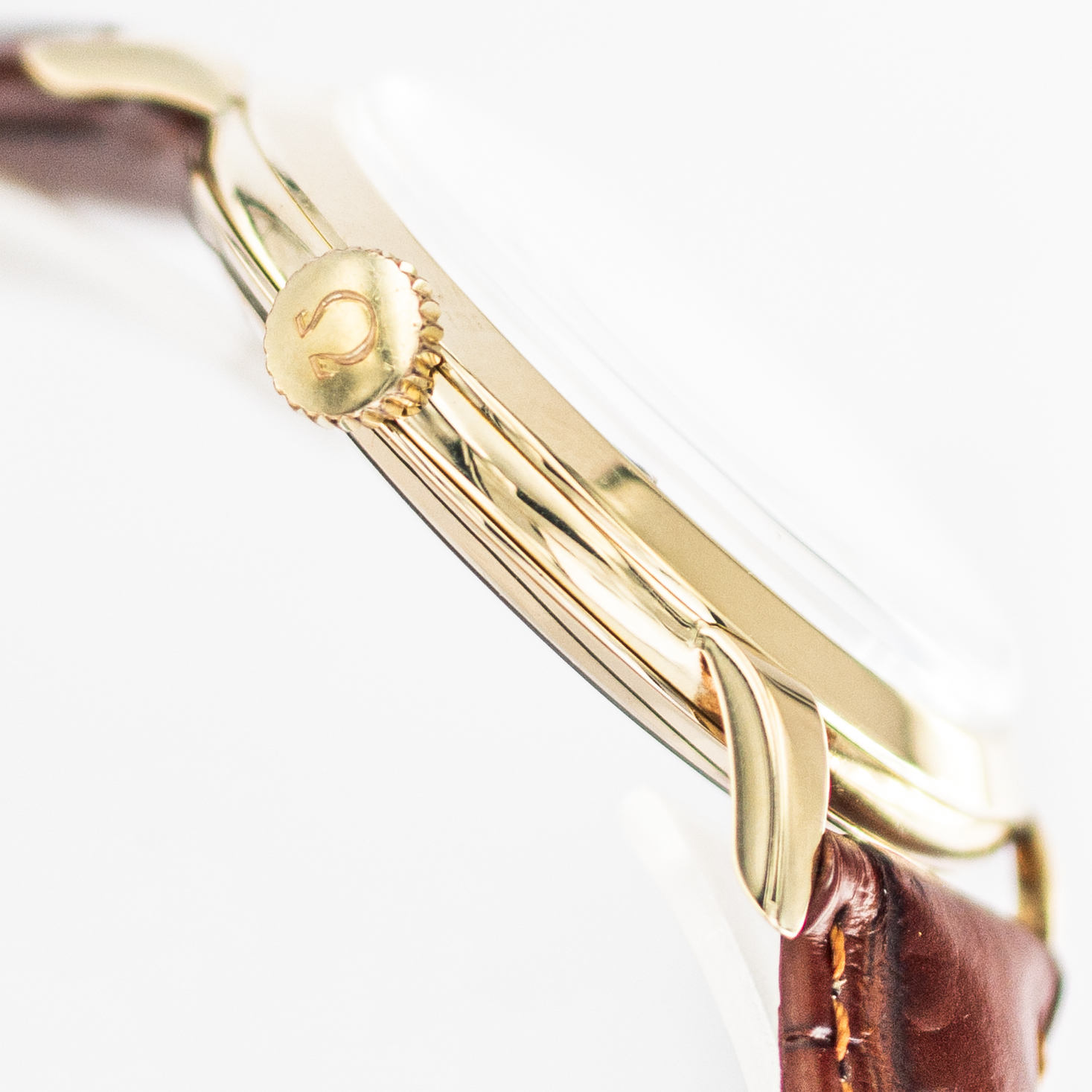 1566_marcels_watch_group_vintage_wristwatch_1952_omega_2684_tresor_case_side_02