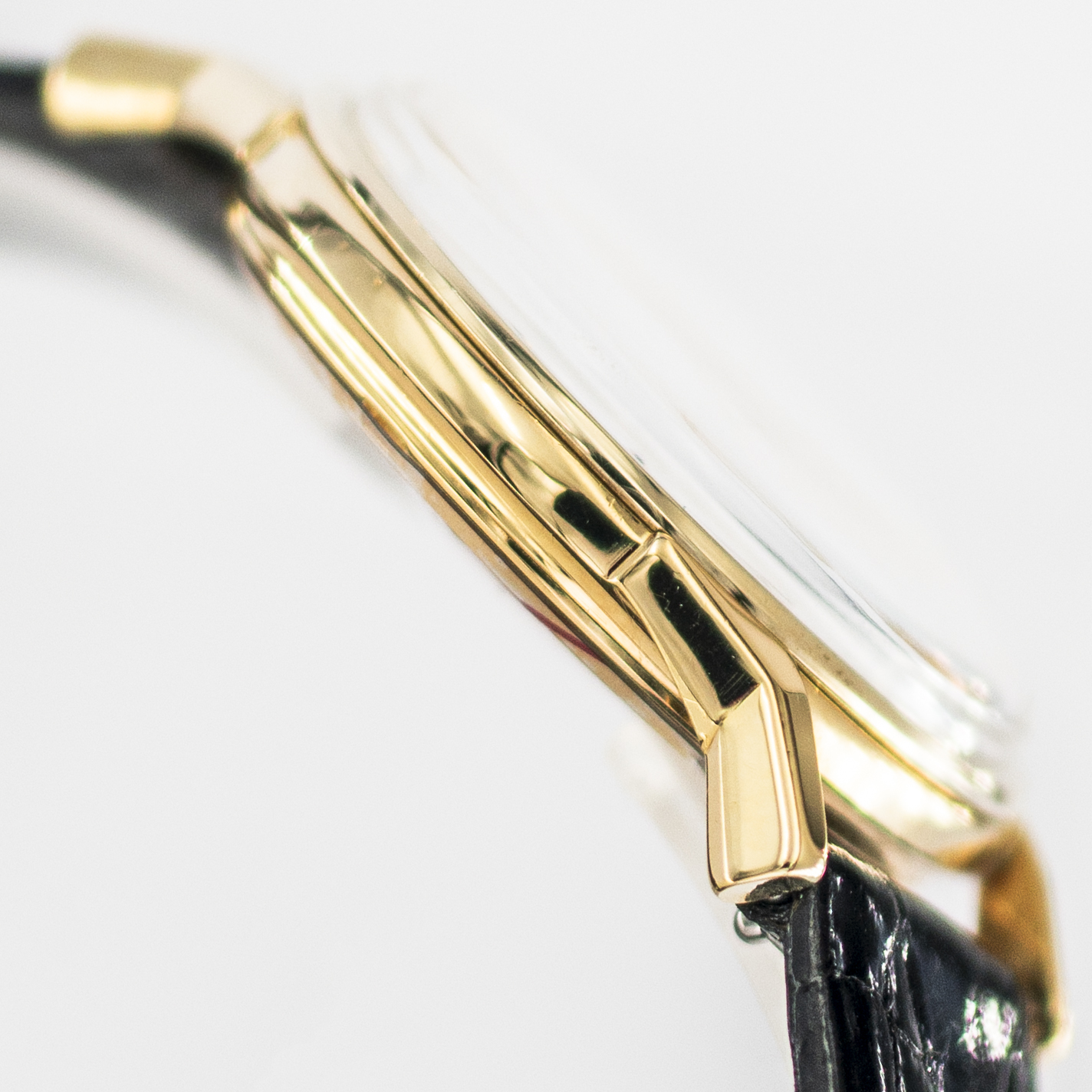 1567_marcels_watch_group_vintage_wristwatch_1963_omega_168.005_constellation_pie_pan_18K_gold_case_side_05
