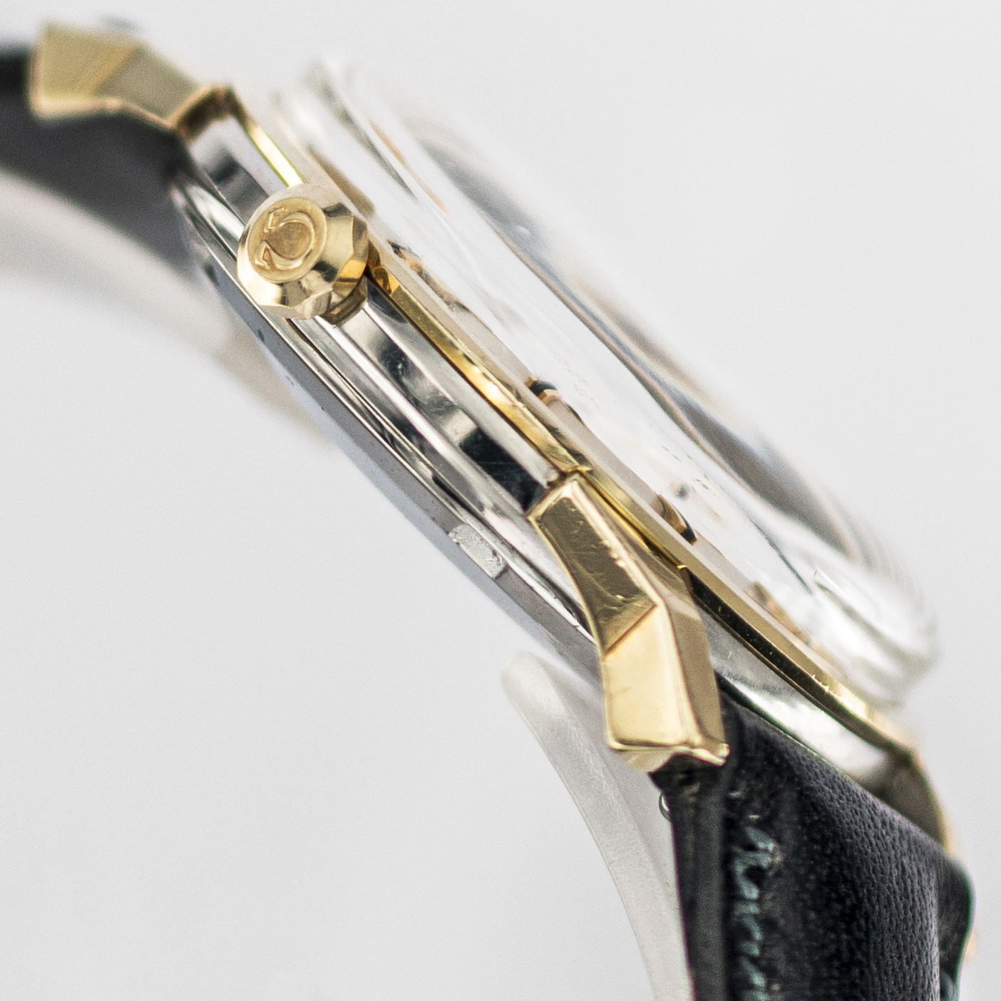1567_marcels_watch_group_vintage_wristwatch_1963_omega_168.005_constellation_pie_pan_case_side_02