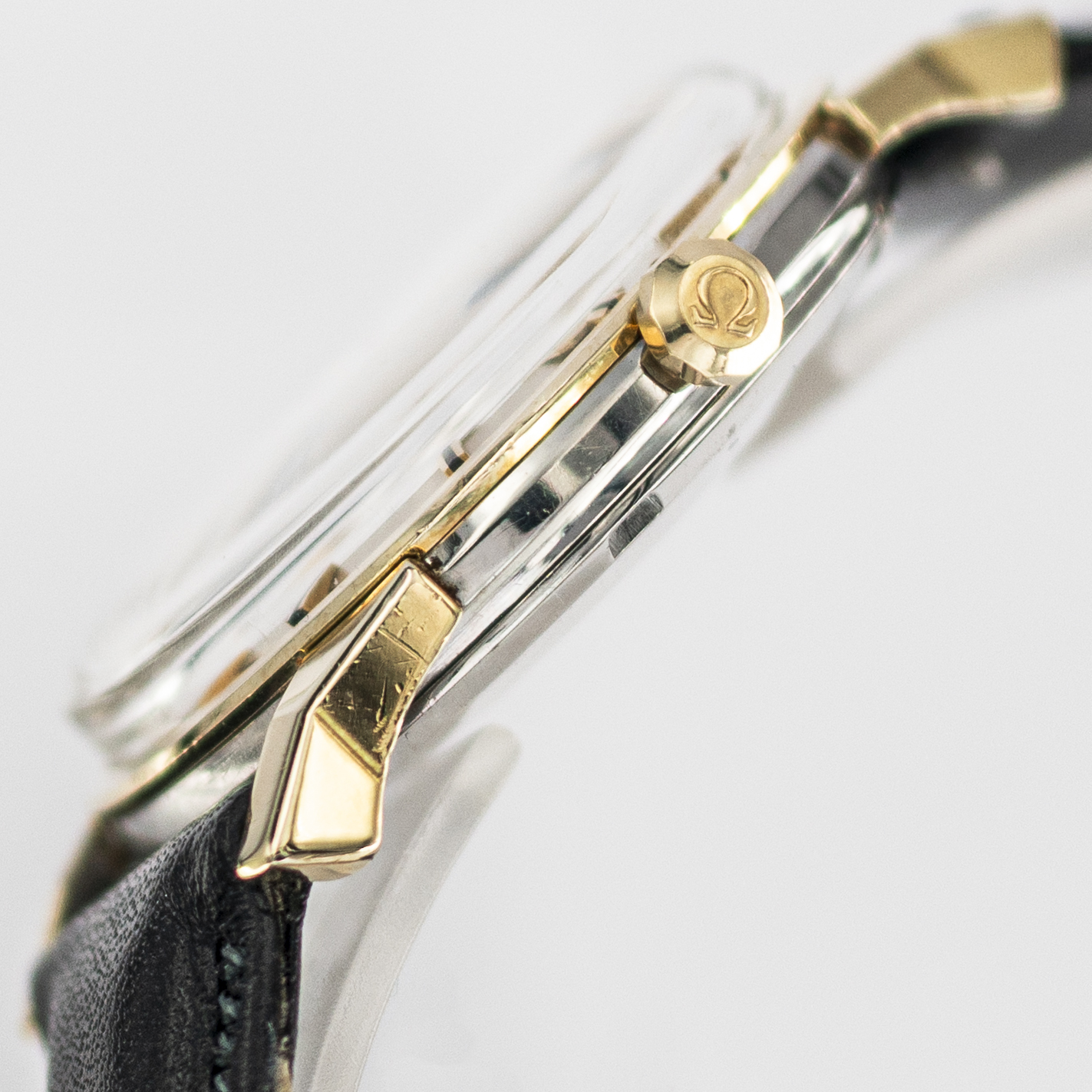 1567_marcels_watch_group_vintage_wristwatch_1963_omega_168.005_constellation_pie_pan_case_side_03
