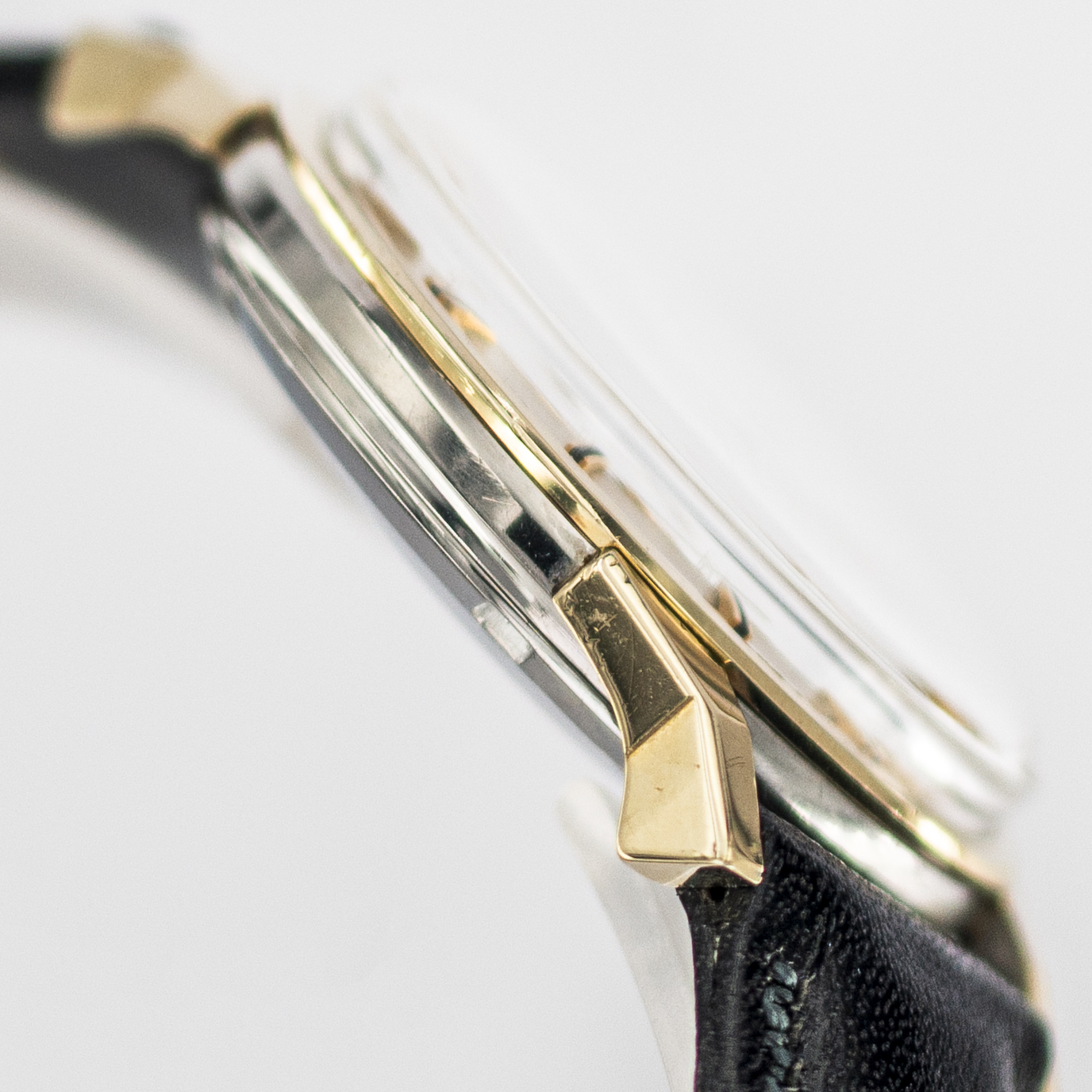1567_marcels_watch_group_vintage_wristwatch_1963_omega_168.005_constellation_pie_pan_case_side_05