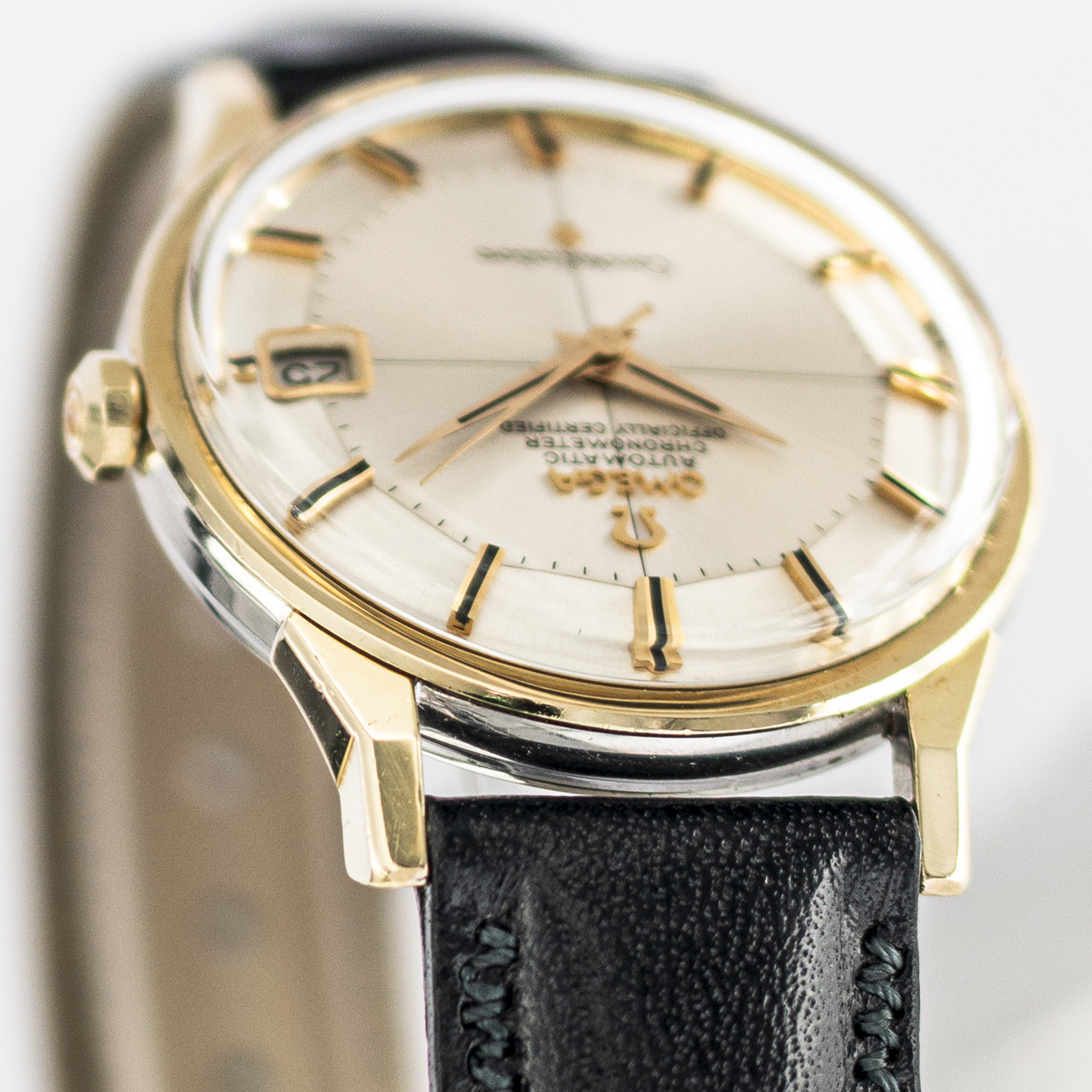 1567_marcels_watch_group_vintage_wristwatch_1963_omega_168.005_constellation_pie_pan_lugs_02