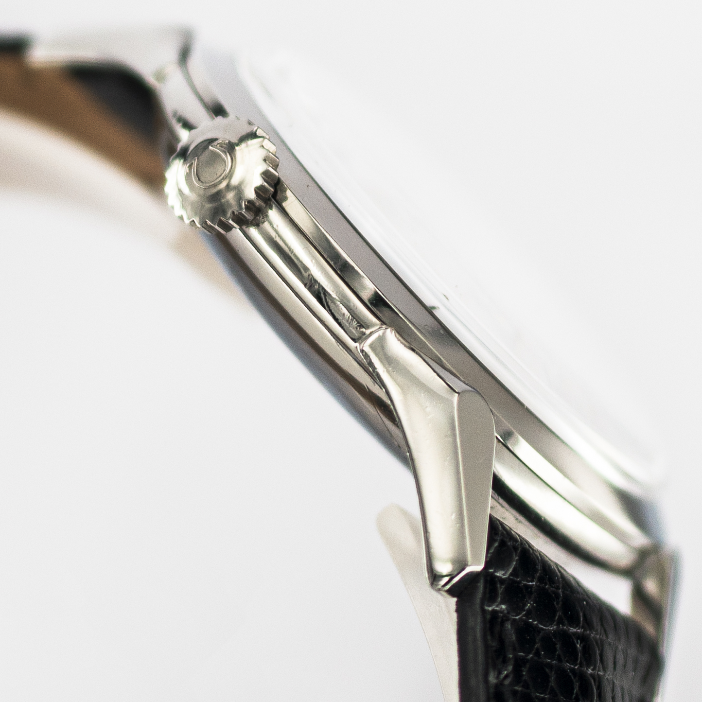1569_marcels_watch_group_vintage_wristwatch_1952_omega_2608_6sc_case_side_02