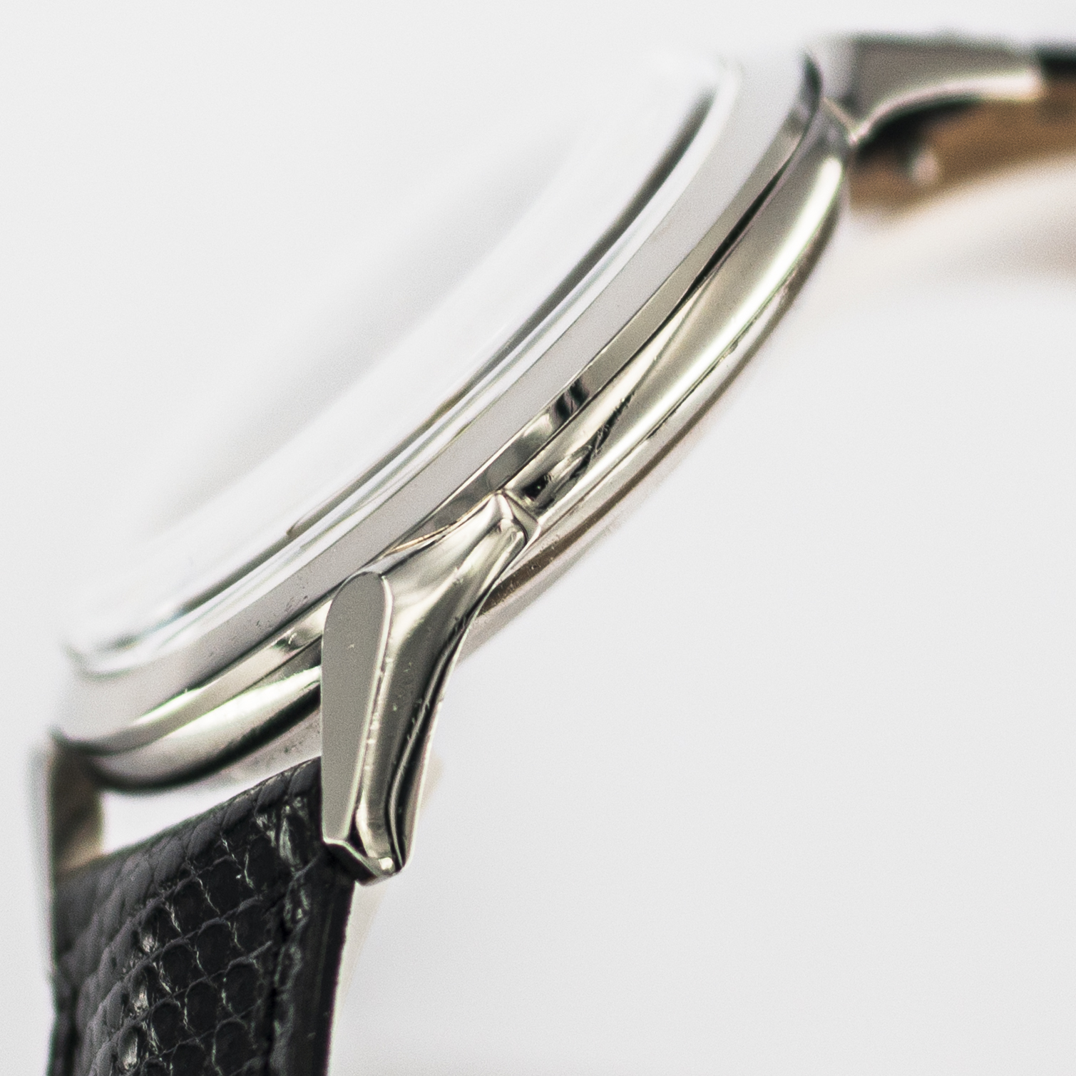 1569_marcels_watch_group_vintage_wristwatch_1952_omega_2608_6sc_case_side_07