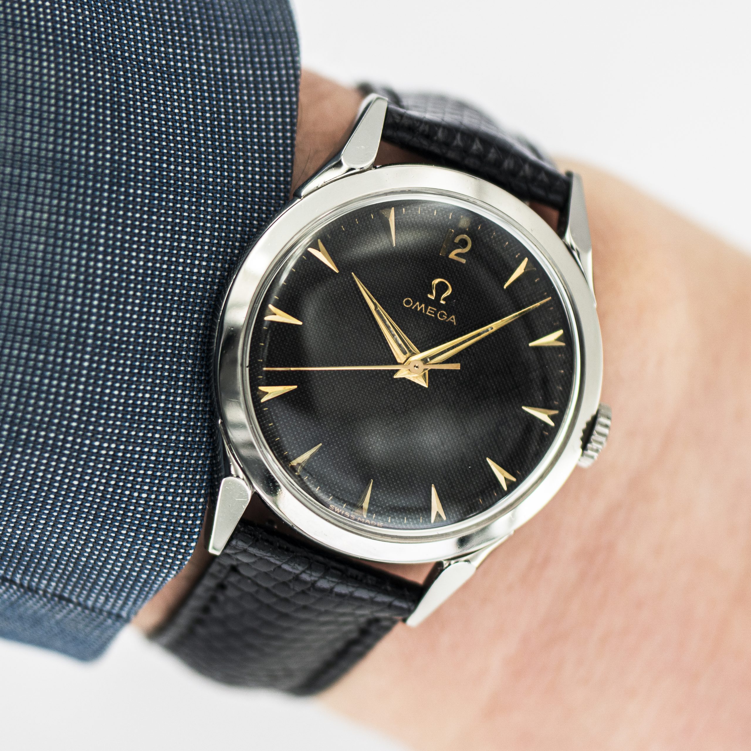 1569_marcels_watch_group_vintage_wristwatch_1952_omega_2608_6sc_wristshot_02
