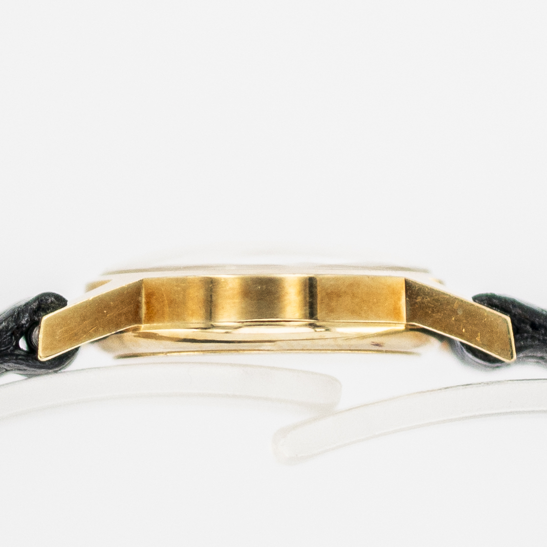1570_marcels_watch_group_vintage_ladies_wristwatch_1964_omega_511.002_case_side_04
