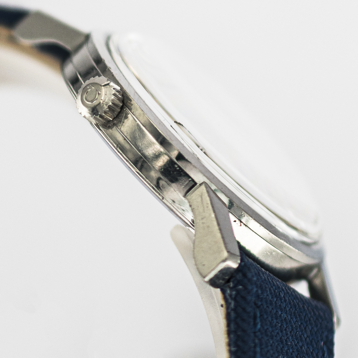 1571_marcels_watch_group_vintage_wristwatch_1962_omega_135.005_seamaster_case_side_03