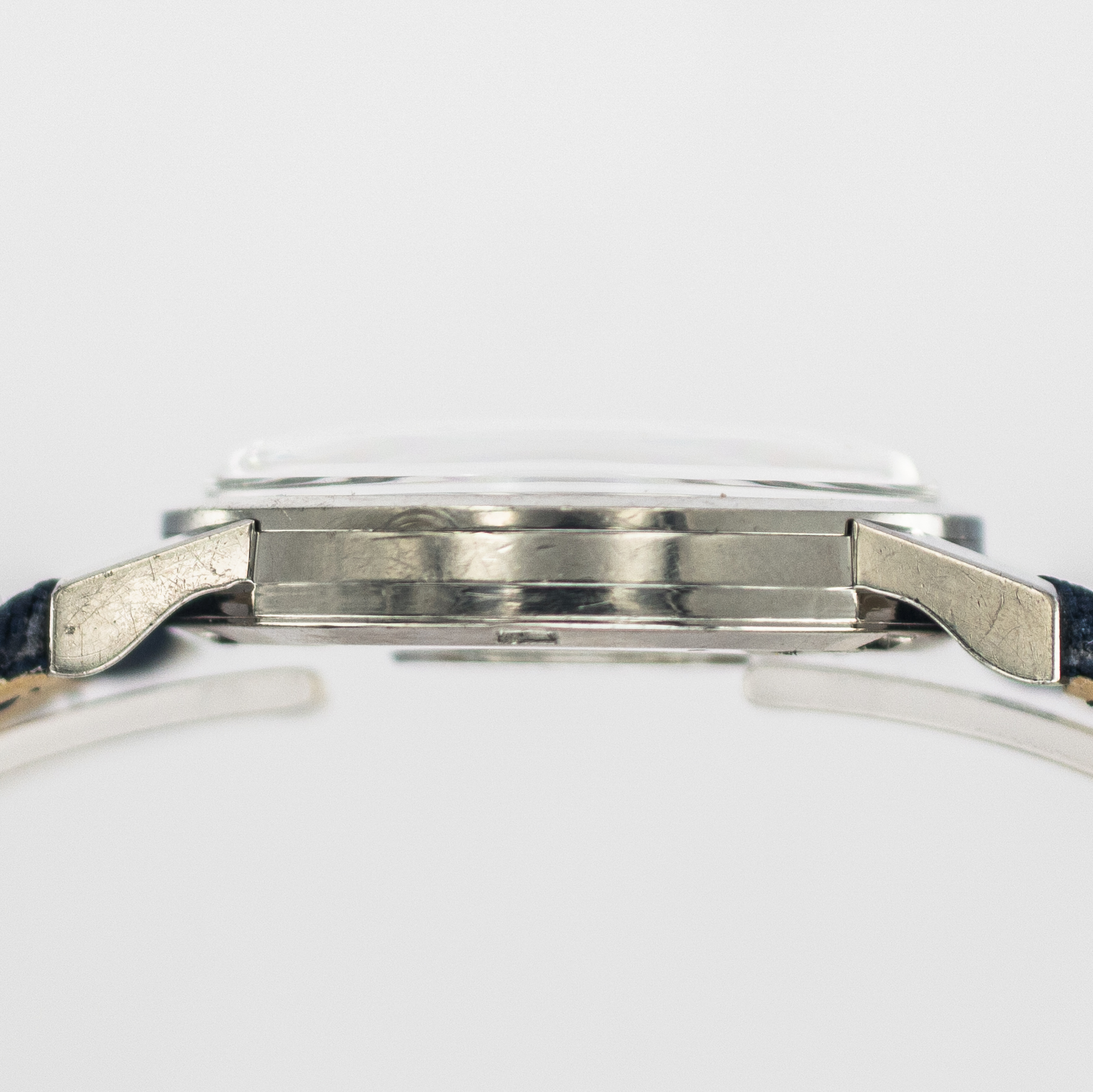 1571_marcels_watch_group_vintage_wristwatch_1962_omega_135.005_seamaster_case_side_05