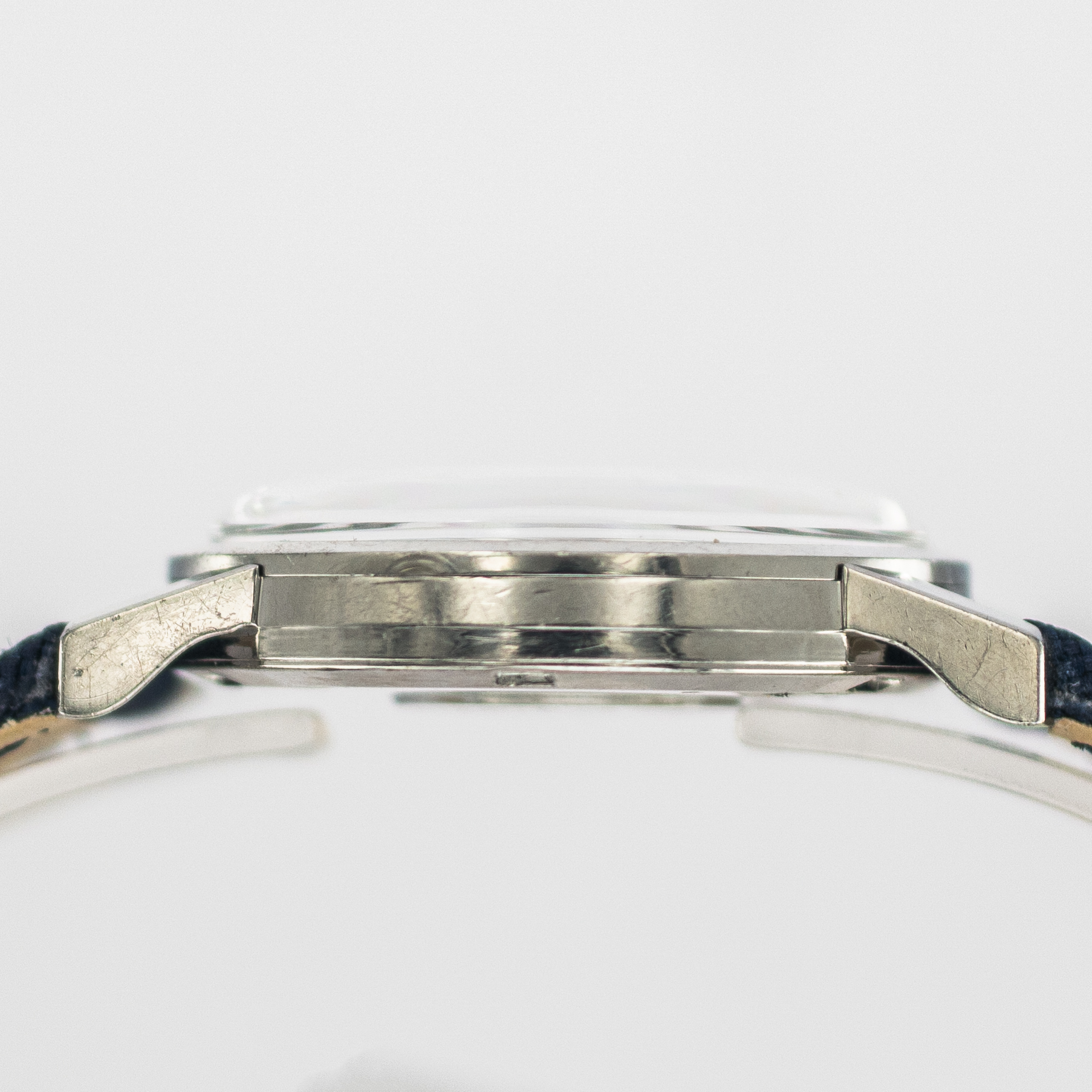 1571_marcels_watch_group_vintage_wristwatch_1962_omega_135.005_seamaster_case_side_06