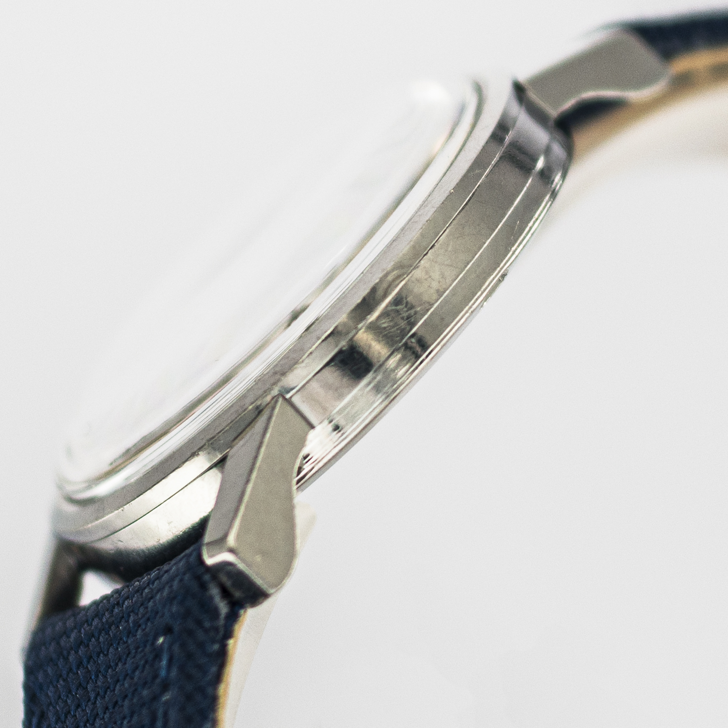 1571_marcels_watch_group_vintage_wristwatch_1962_omega_135.005_seamaster_case_side_08