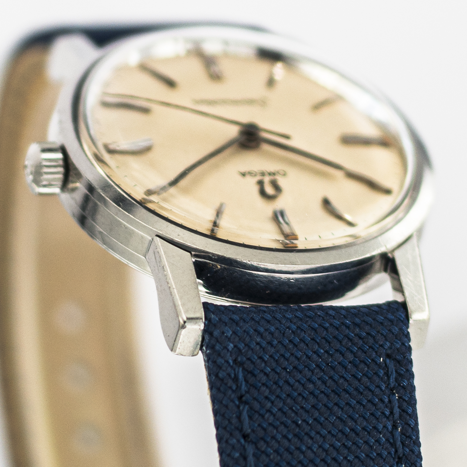 1571_marcels_watch_group_vintage_wristwatch_1962_omega_135.005_seamaster_lugs_01
