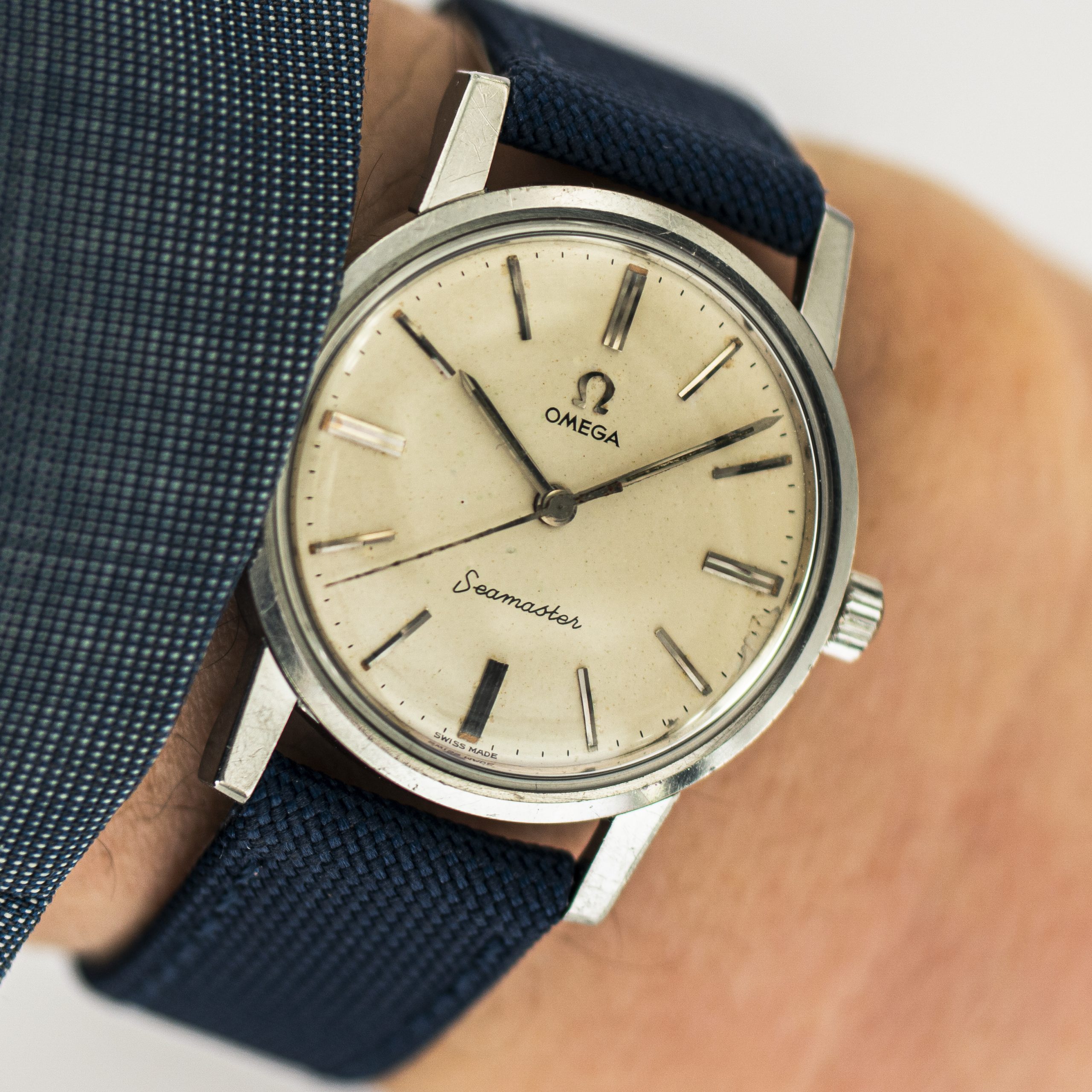 1571_marcels_watch_group_vintage_wristwatch_1962_omega_135.005_seamaster_wristshot_01