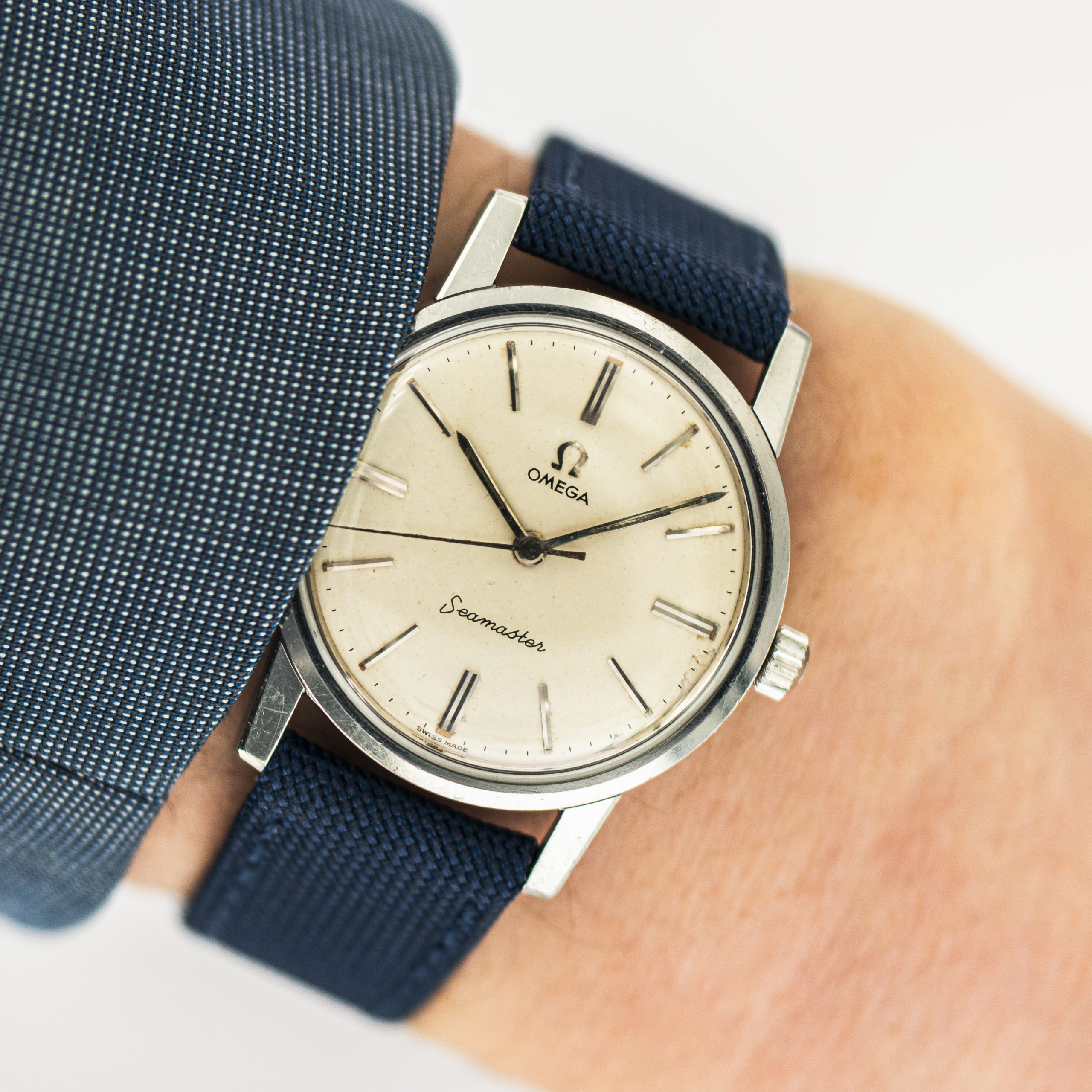 1571_marcels_watch_group_vintage_wristwatch_1962_omega_135.005_seamaster_wristshot_02