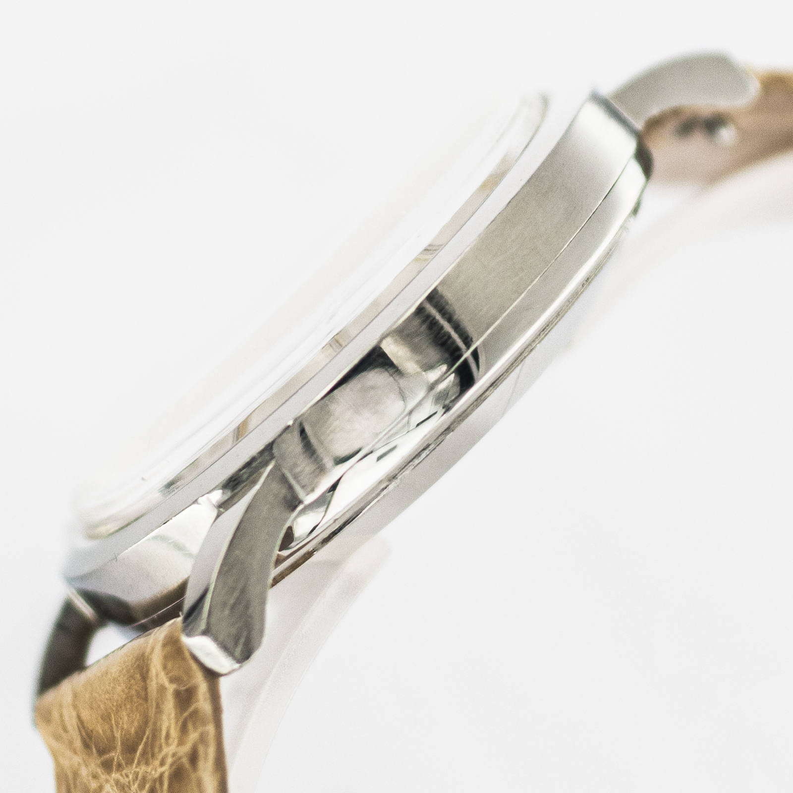 1572_marcels_watch_group_vintage_wristwatch_1966_jaegerlecoultre_e855_memovox_parking_case_side_06