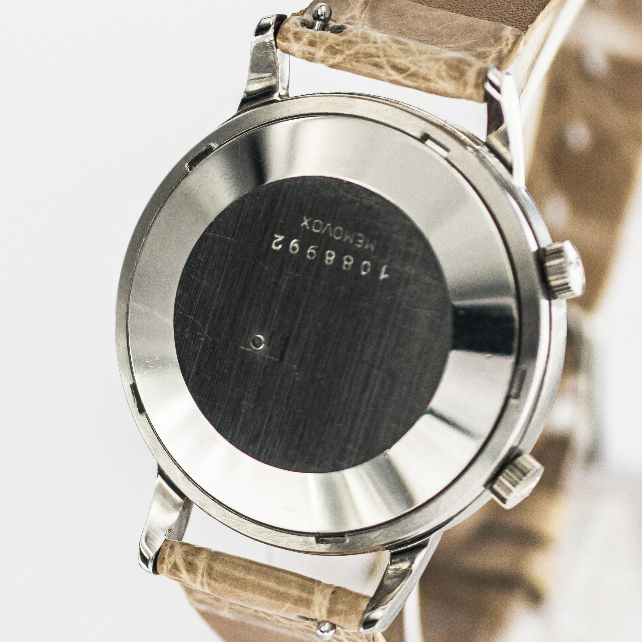 1572_marcels_watch_group_vintage_wristwatch_1966_jaegerlecoultre_e855_memovox_parking_caseback_05