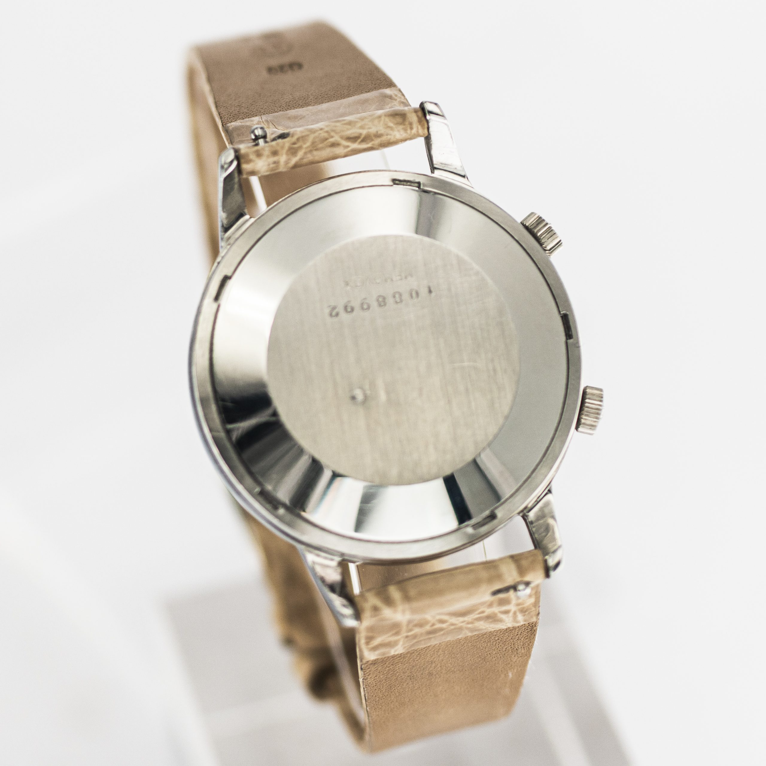 1572_marcels_watch_group_vintage_wristwatch_1966_jaegerlecoultre_e855_memovox_parking_caseback_06