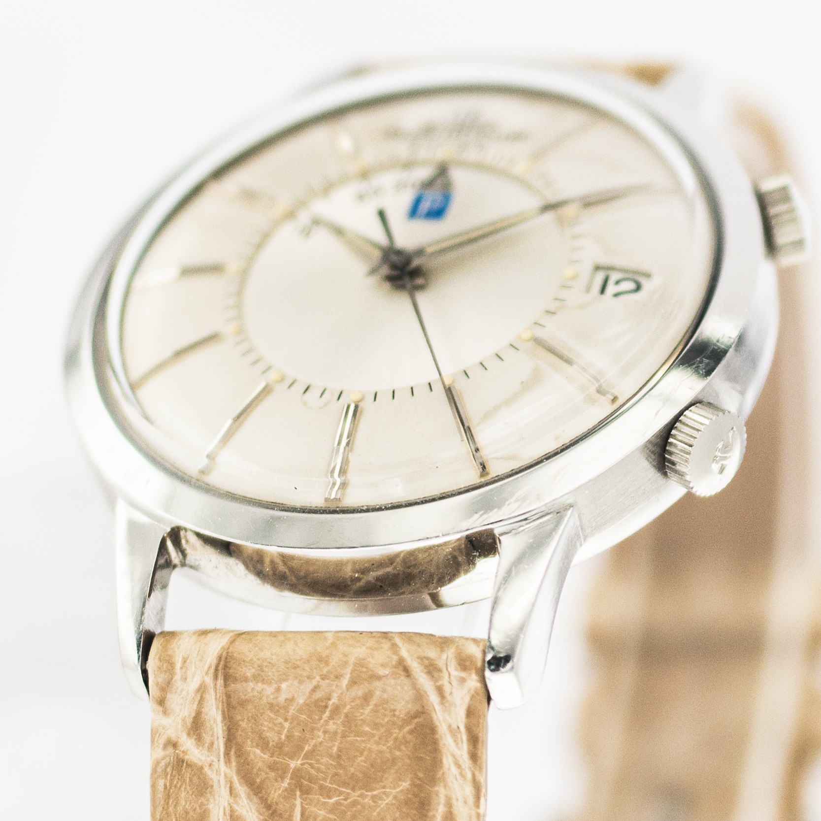 1572_marcels_watch_group_vintage_wristwatch_1966_jaegerlecoultre_e855_memovox_parking_lugs_01