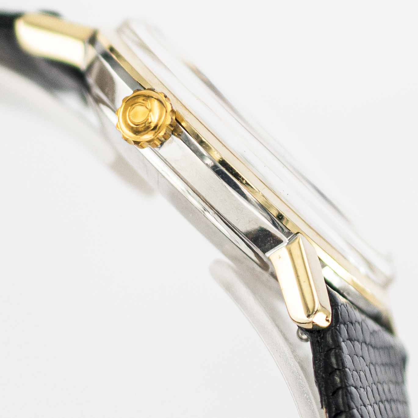 1568_marcels_watch_group_vintage_wristwatch_1967_omega_166.020_seamaster_de_ville_case_side_02