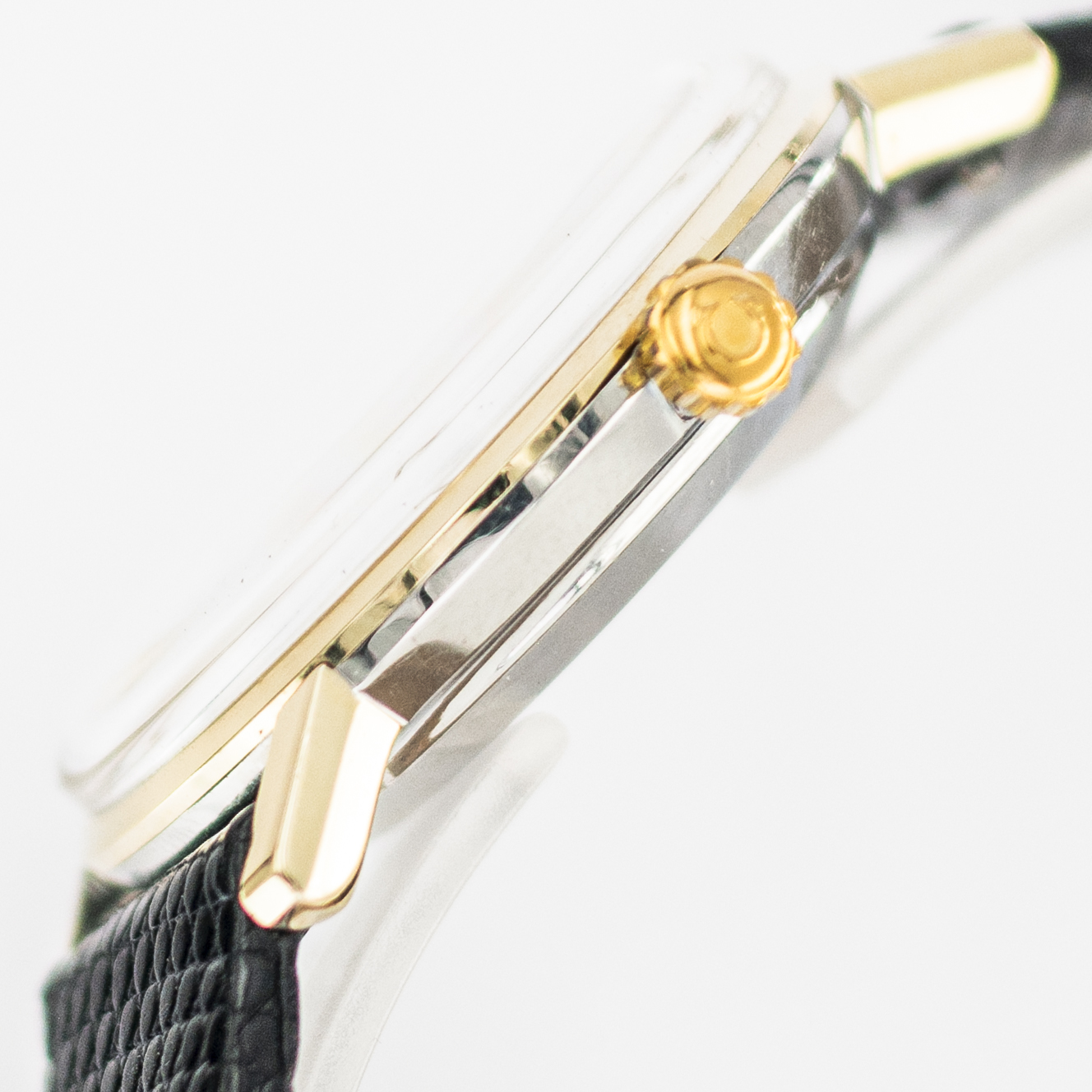 1568_marcels_watch_group_vintage_wristwatch_1967_omega_166.020_seamaster_de_ville_case_side_03