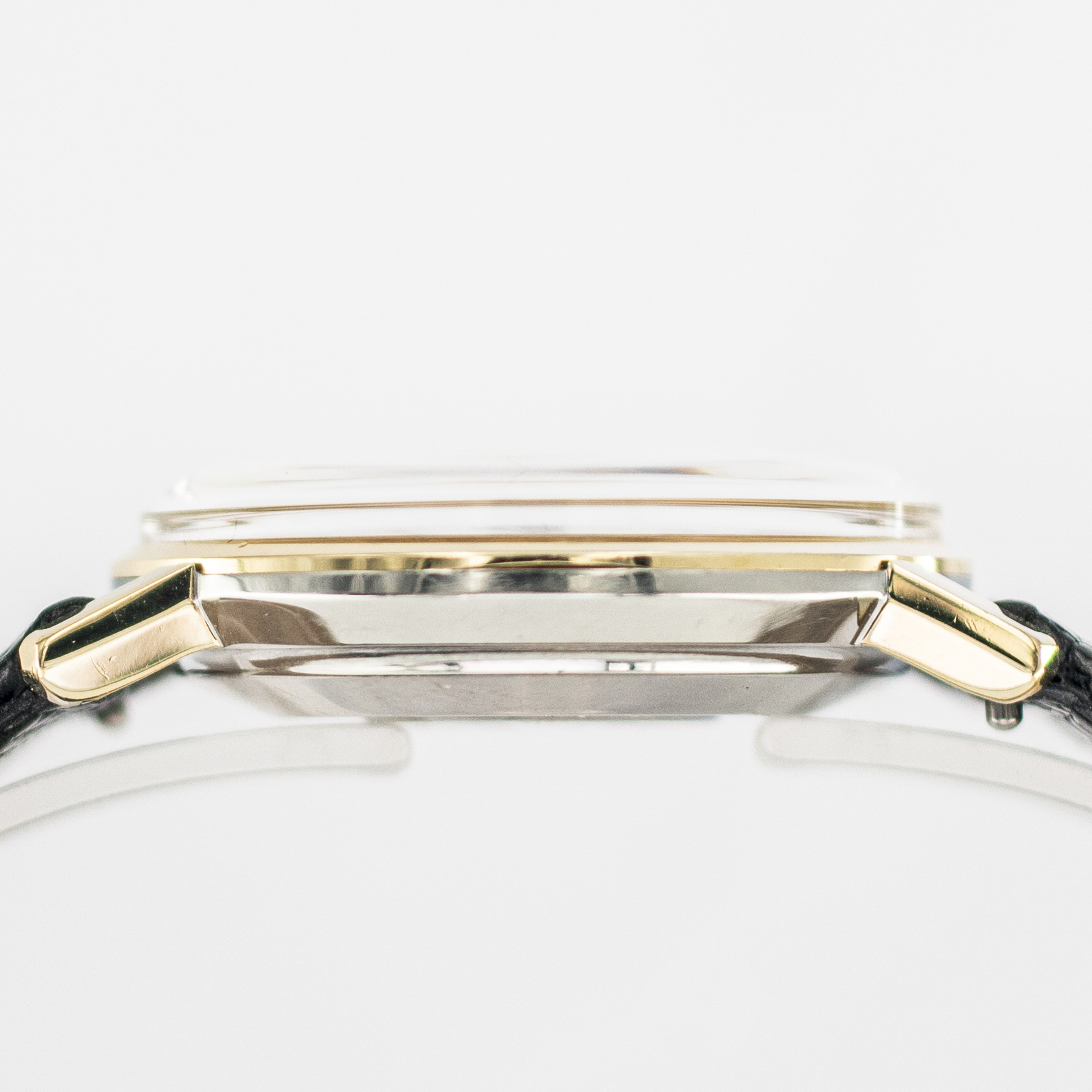 1568_marcels_watch_group_vintage_wristwatch_1967_omega_166.020_seamaster_de_ville_case_side_04