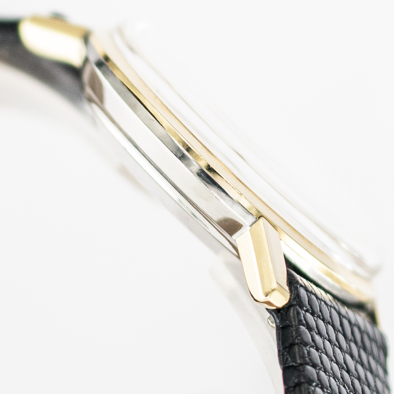 1568_marcels_watch_group_vintage_wristwatch_1967_omega_166.020_seamaster_de_ville_case_side_05