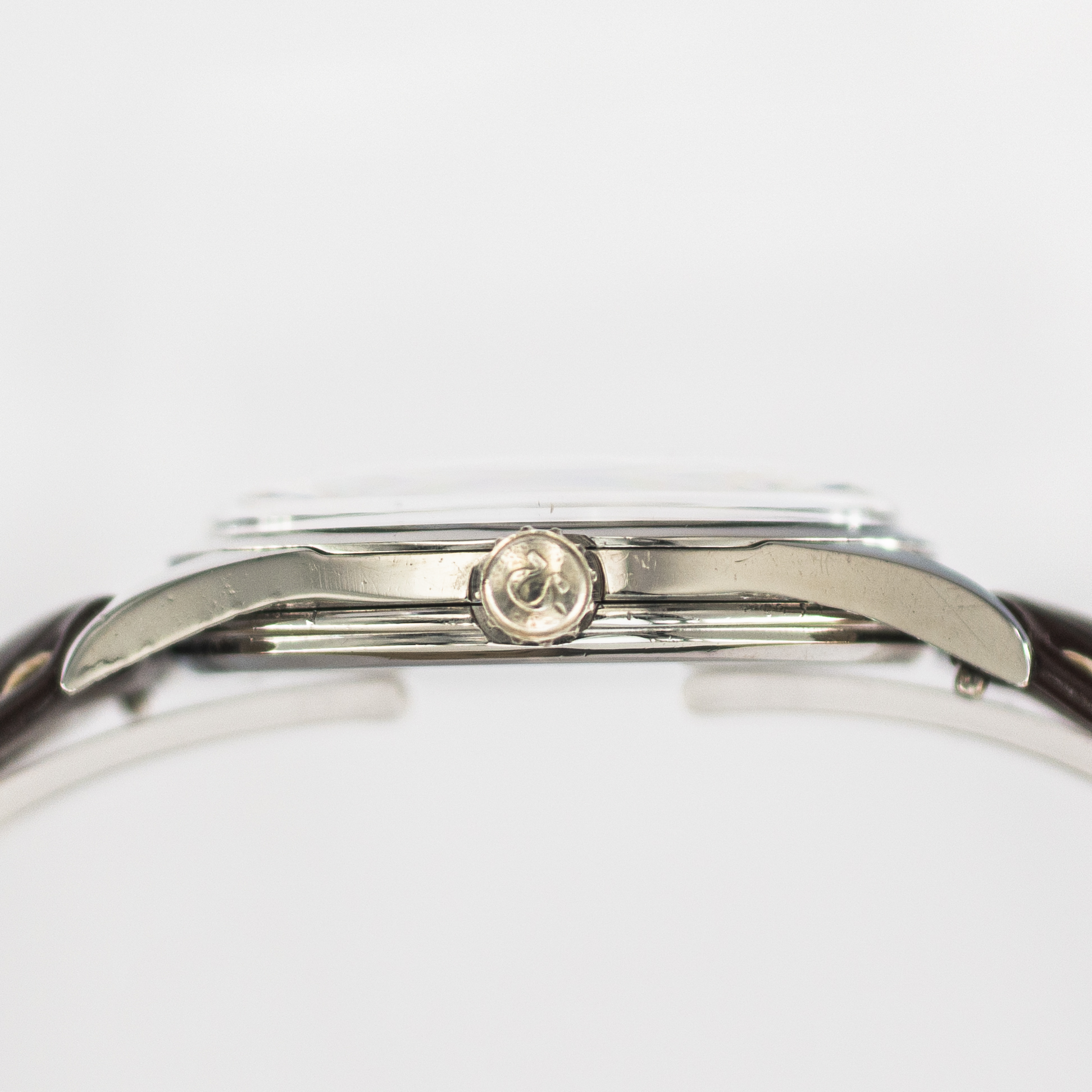 1573_marcels_watch_group_vintage_wristwatch_1957_omega_2937_seamaster_case_side_01