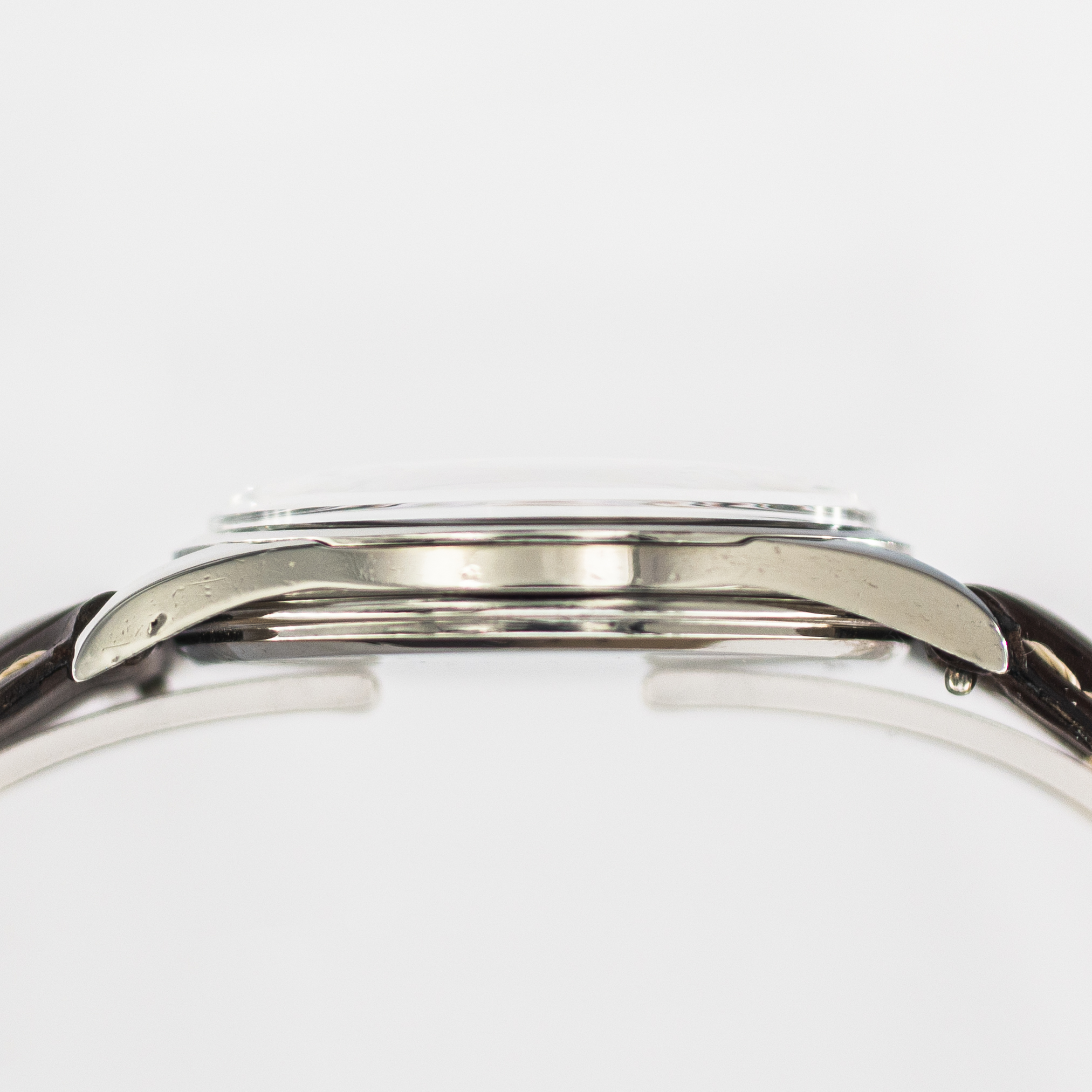 1573_marcels_watch_group_vintage_wristwatch_1957_omega_2937_seamaster_case_side_04