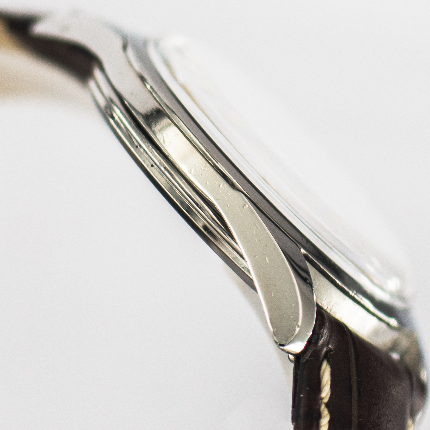 1573_marcels_watch_group_vintage_wristwatch_1957_omega_2937_seamaster_case_side_05