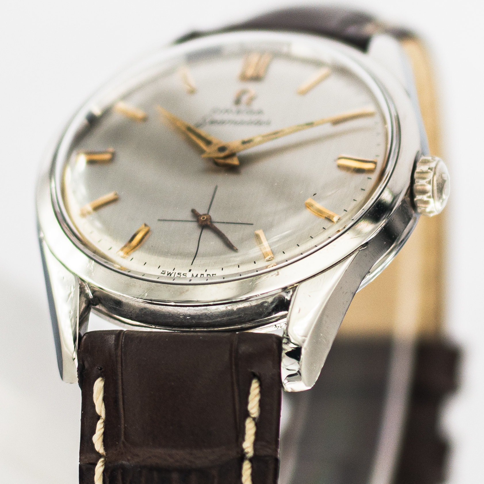 1573_marcels_watch_group_vintage_wristwatch_1957_omega_2937_seamaster_lugs_01