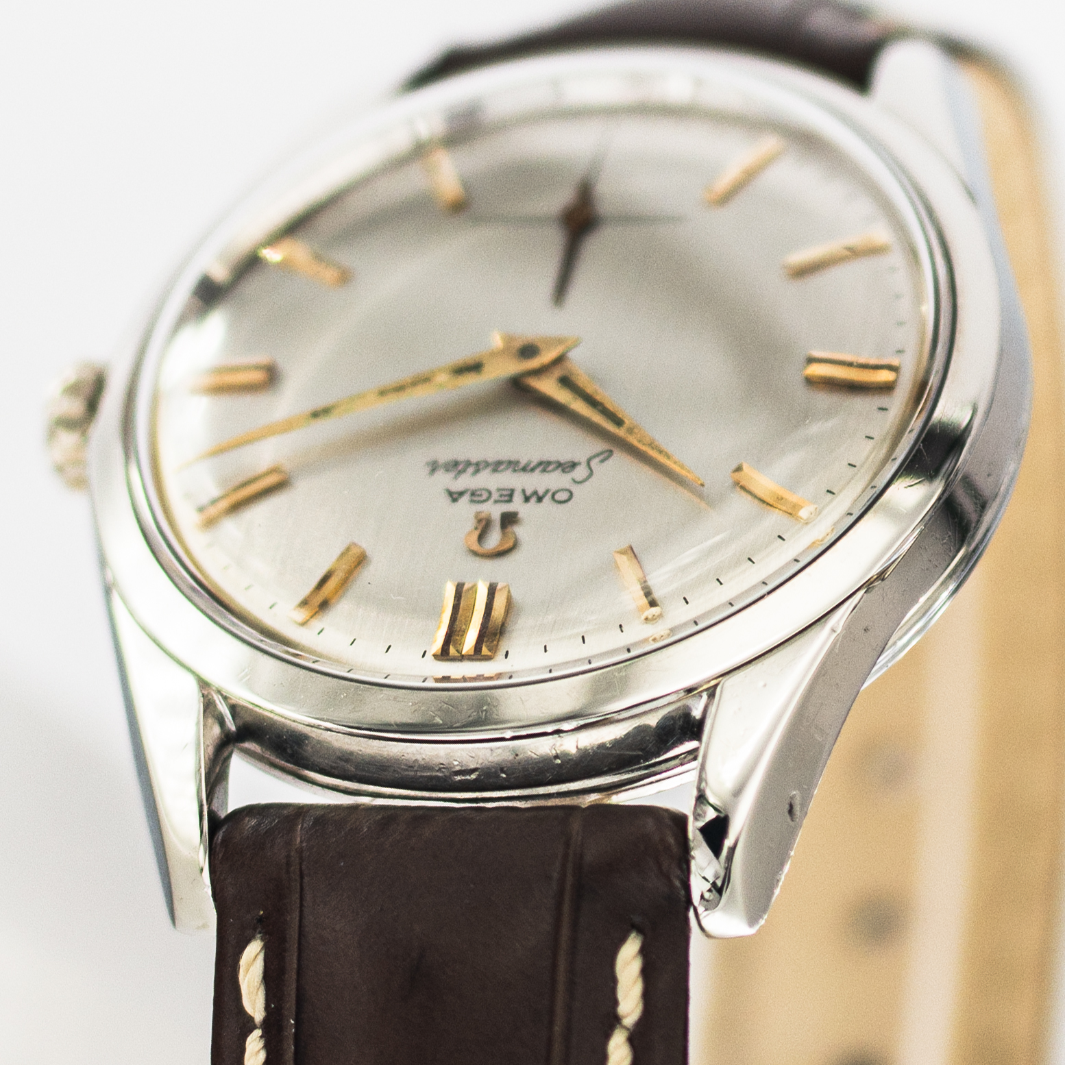 1573_marcels_watch_group_vintage_wristwatch_1957_omega_2937_seamaster_lugs_03