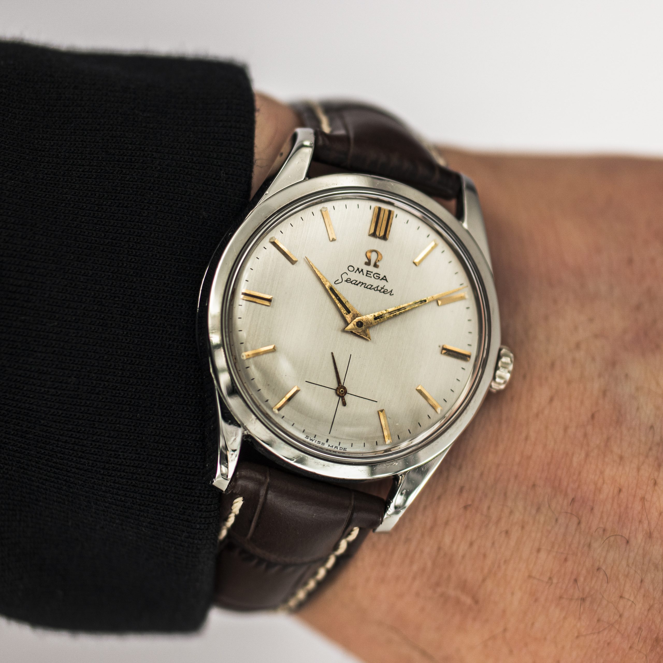 1573_marcels_watch_group_vintage_wristwatch_1957_omega_2937_seamaster_wristshot_01