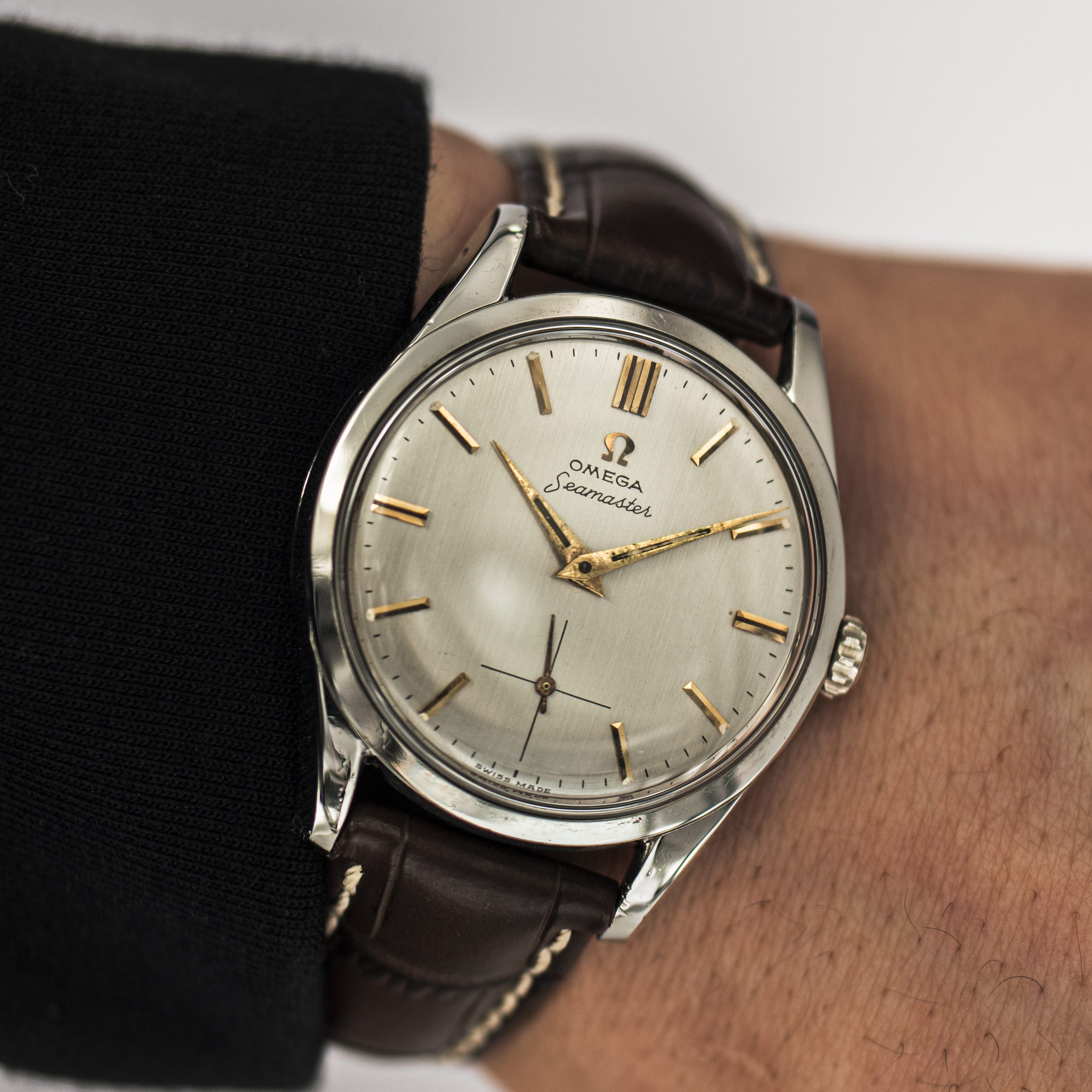 1573_marcels_watch_group_vintage_wristwatch_1957_omega_2937_seamaster_wristshot_02