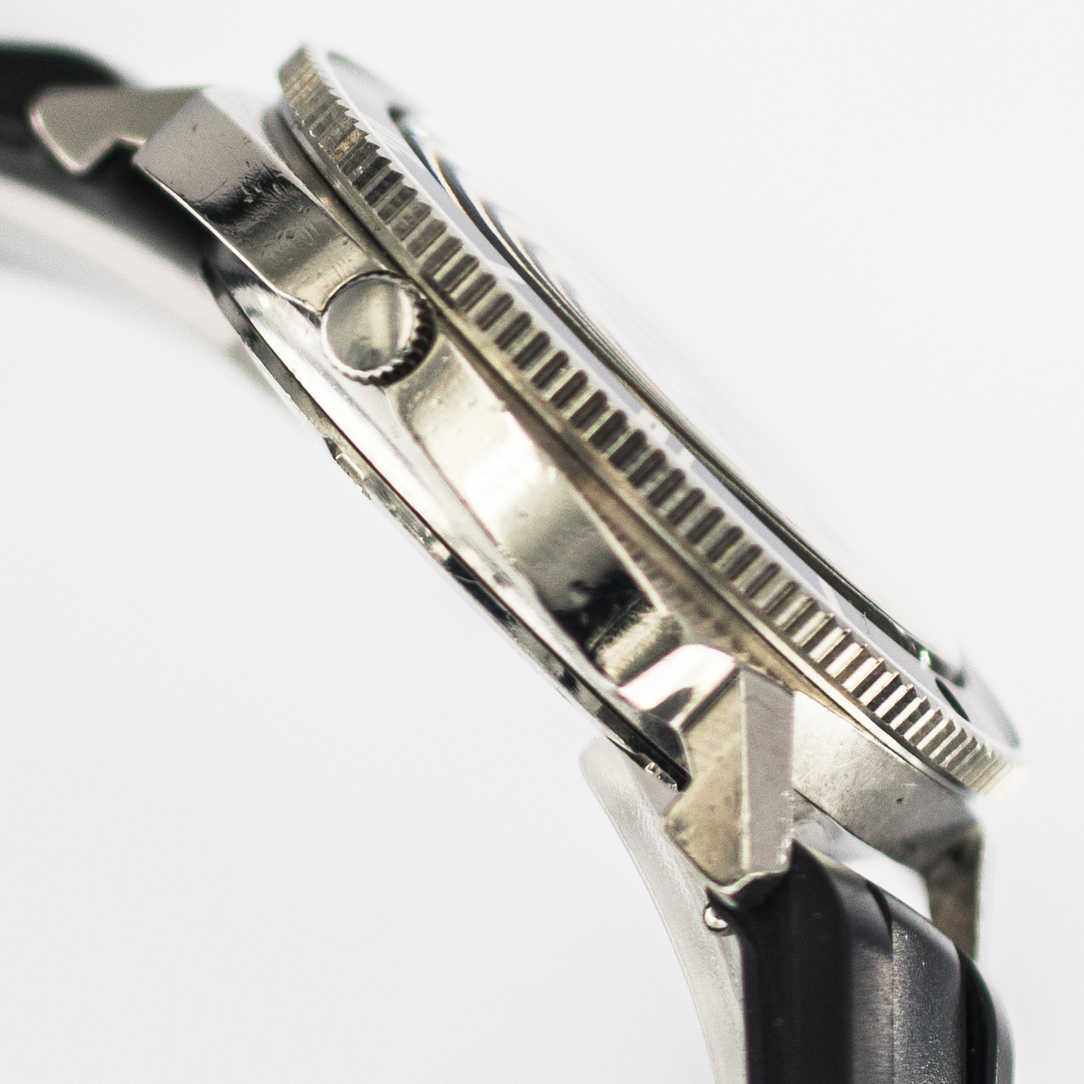 1574_marcels_watch_group_vintage_wristwatch_1971_seiko_7005_8052_poor_mans_62mas_case_side_02