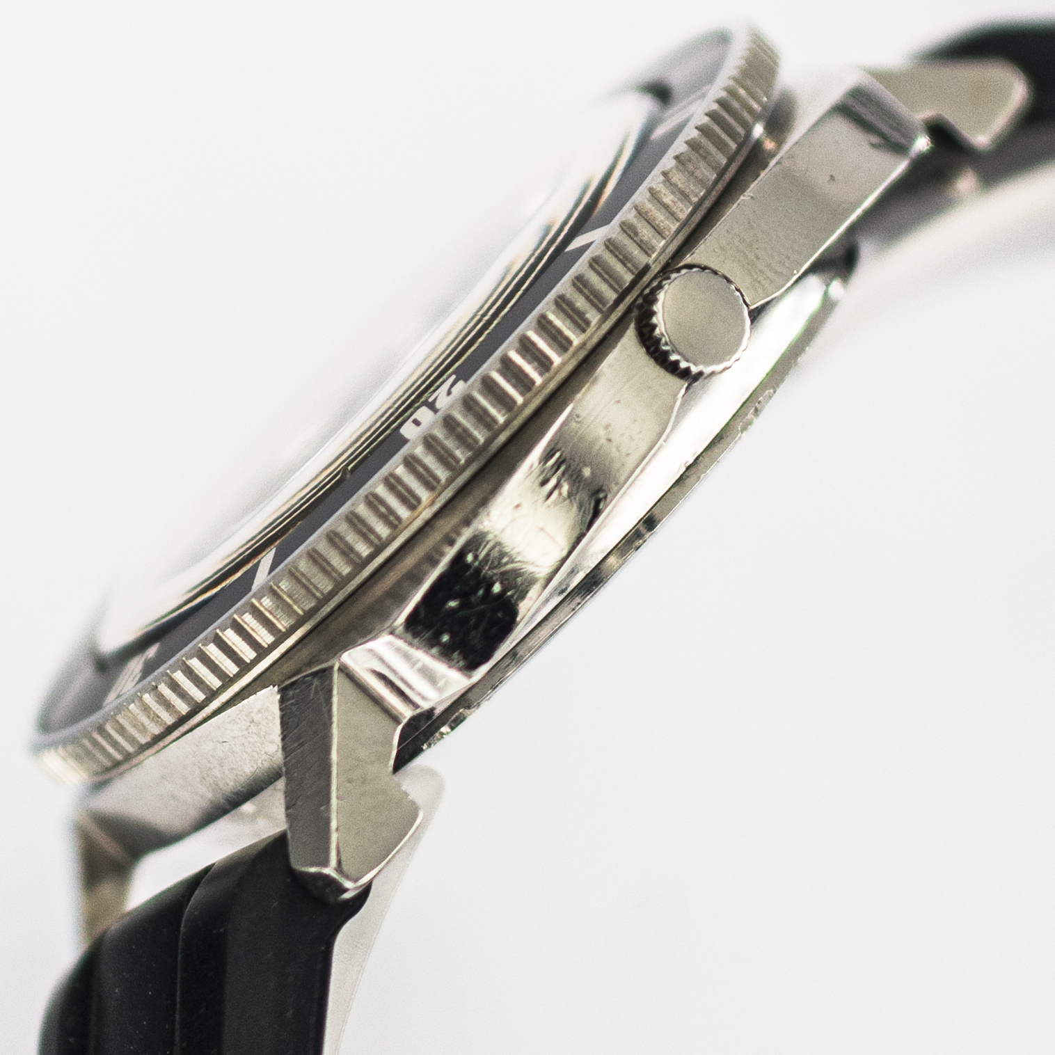 1574_marcels_watch_group_vintage_wristwatch_1971_seiko_7005_8052_poor_mans_62mas_case_side_03