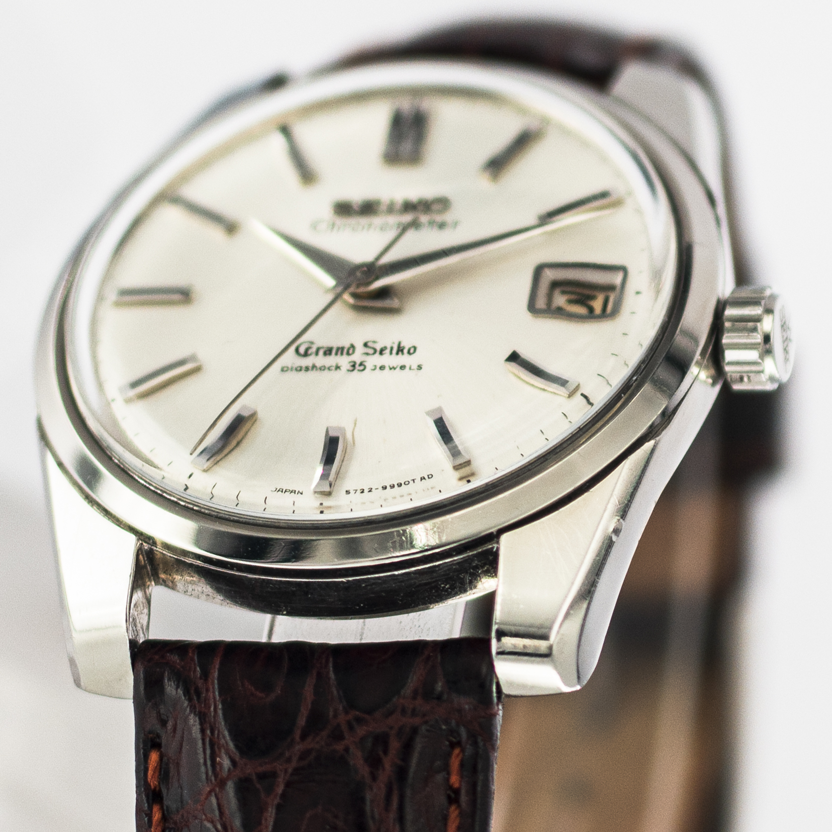 1576_marcels_watch_group_vintage_wristwatch_1965_grand_seiko_2nd_gen_cal5722a_case_lugs_01