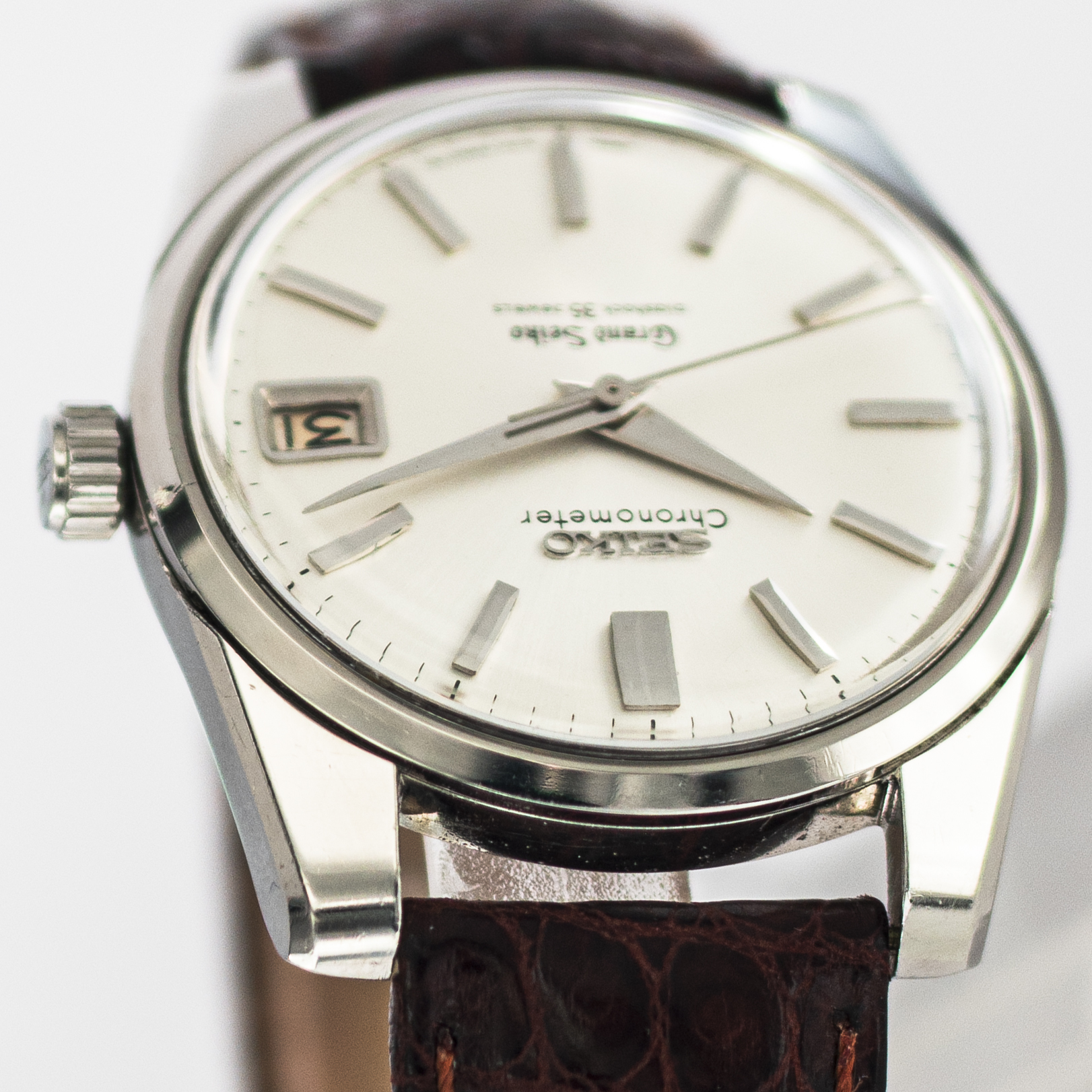 1576_marcels_watch_group_vintage_wristwatch_1965_grand_seiko_2nd_gen_cal5722a_case_lugs_02