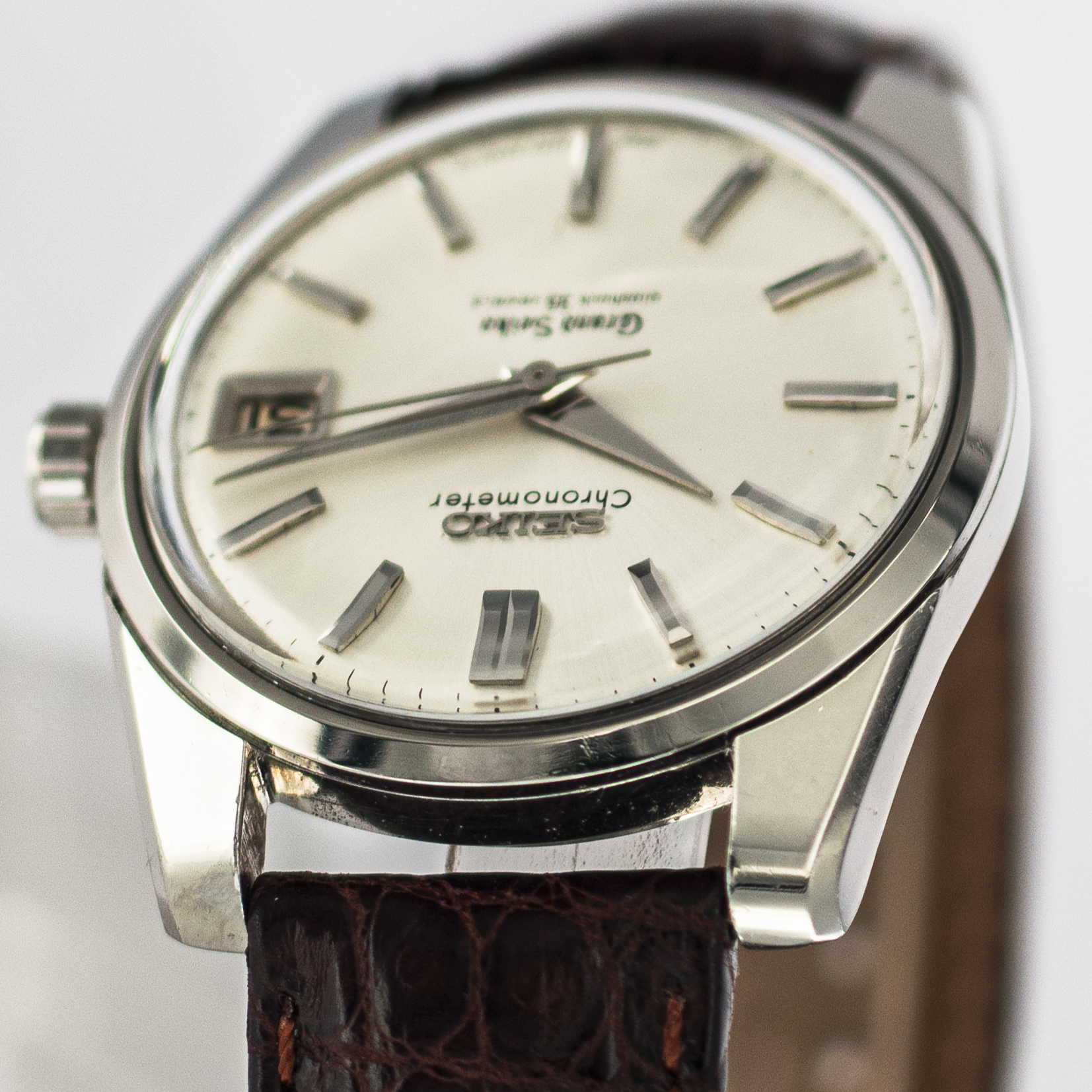 1576_marcels_watch_group_vintage_wristwatch_1965_grand_seiko_2nd_gen_cal5722a_case_lugs_03
