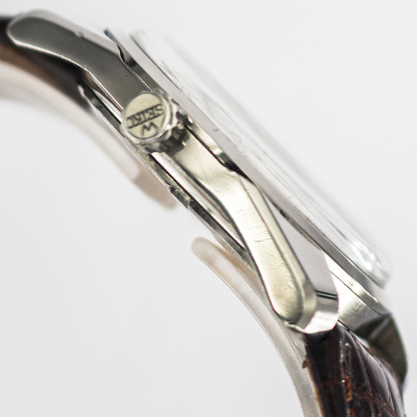 1576_marcels_watch_group_vintage_wristwatch_1965_grand_seiko_2nd_gen_cal5722a_case_side_02