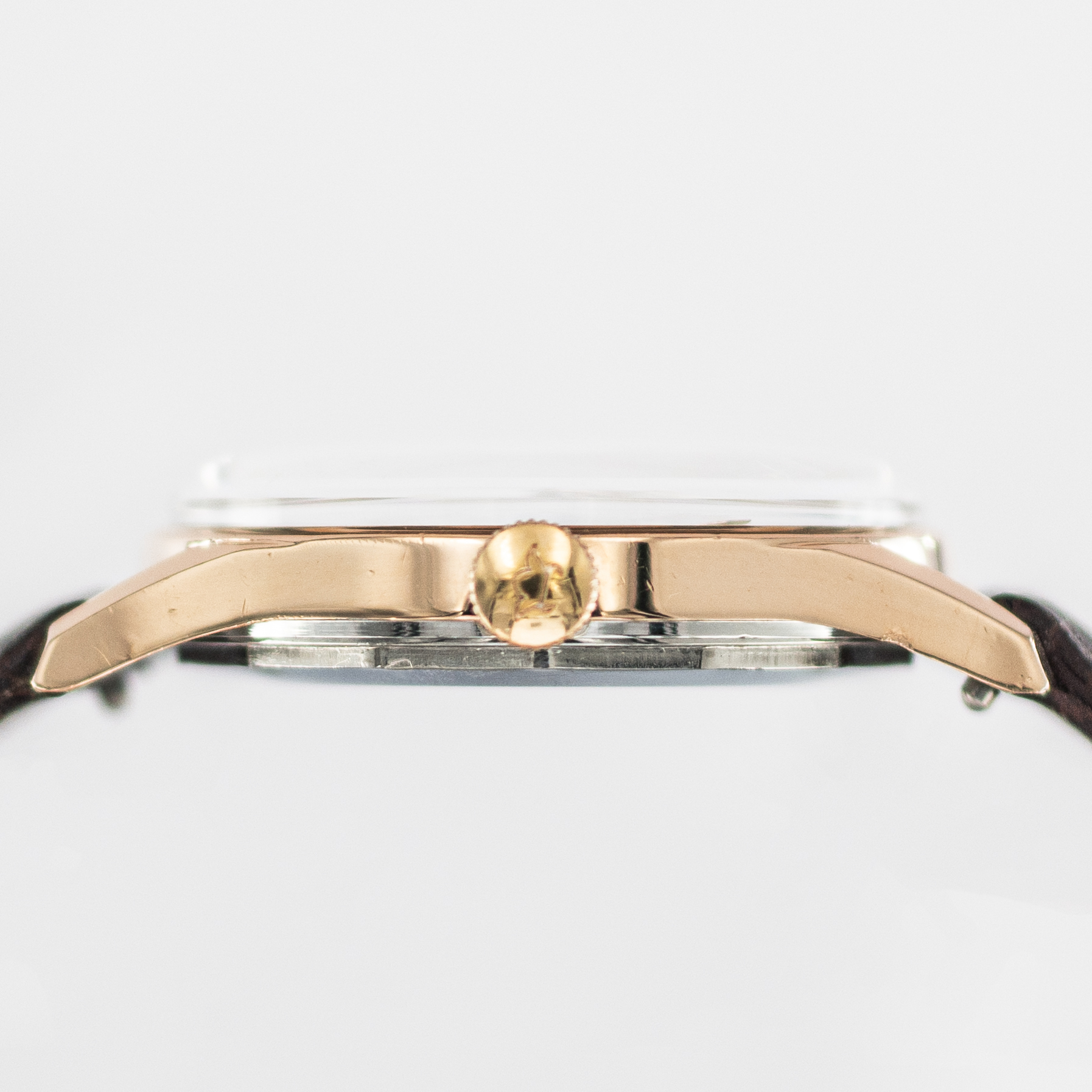1580_marcels_watch_group_vintage_wristwatch_1962_lemania_918_62KO_case_side_03