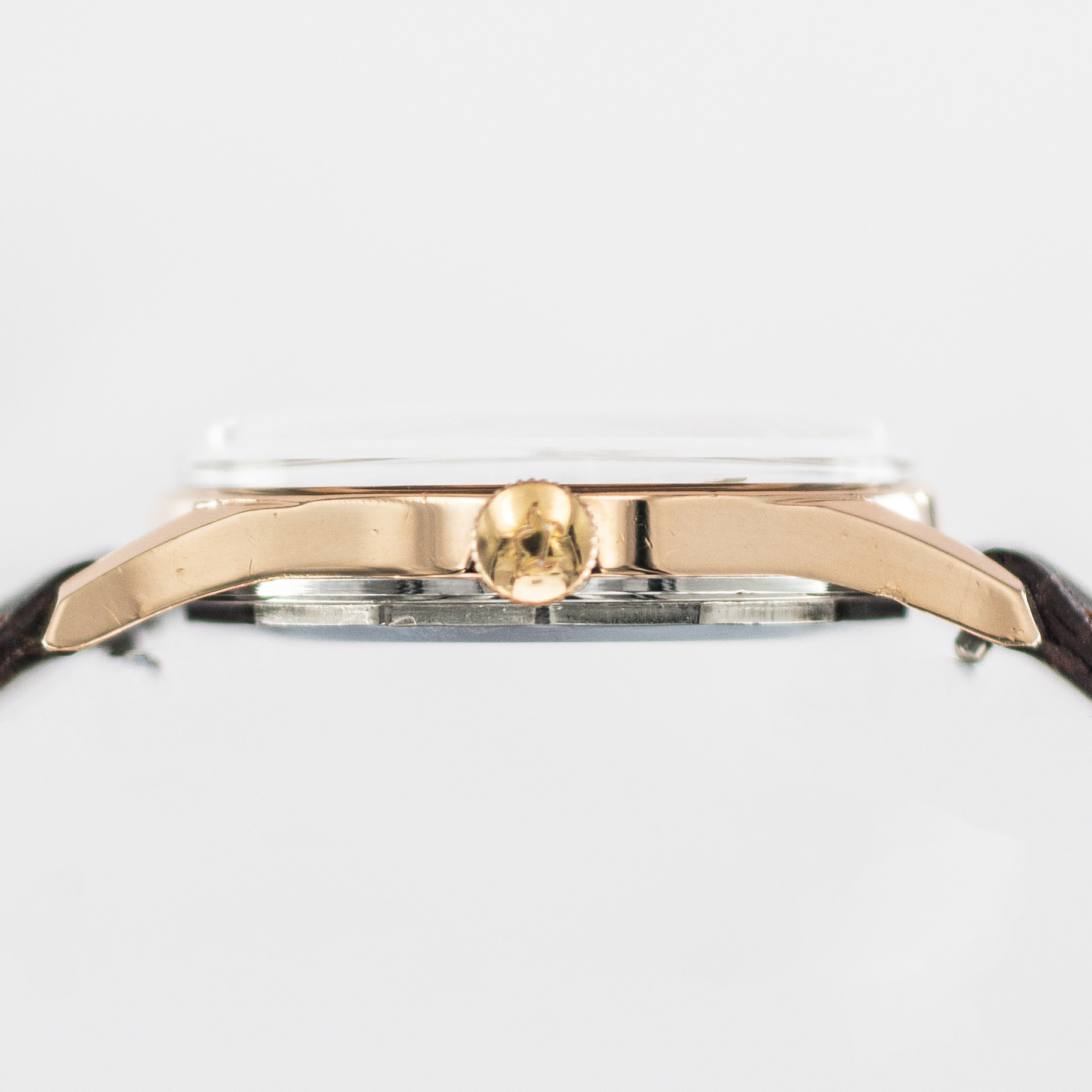 1580_marcels_watch_group_vintage_wristwatch_1962_lemania_918_62KO_case_side_04