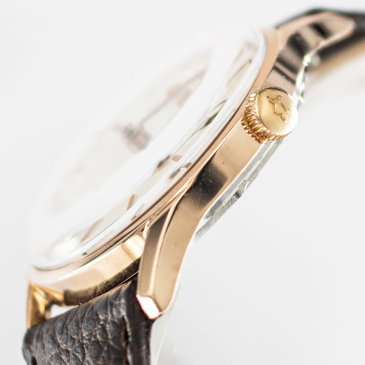 1580_marcels_watch_group_vintage_wristwatch_1962_lemania_918_62KO_case_side_07
