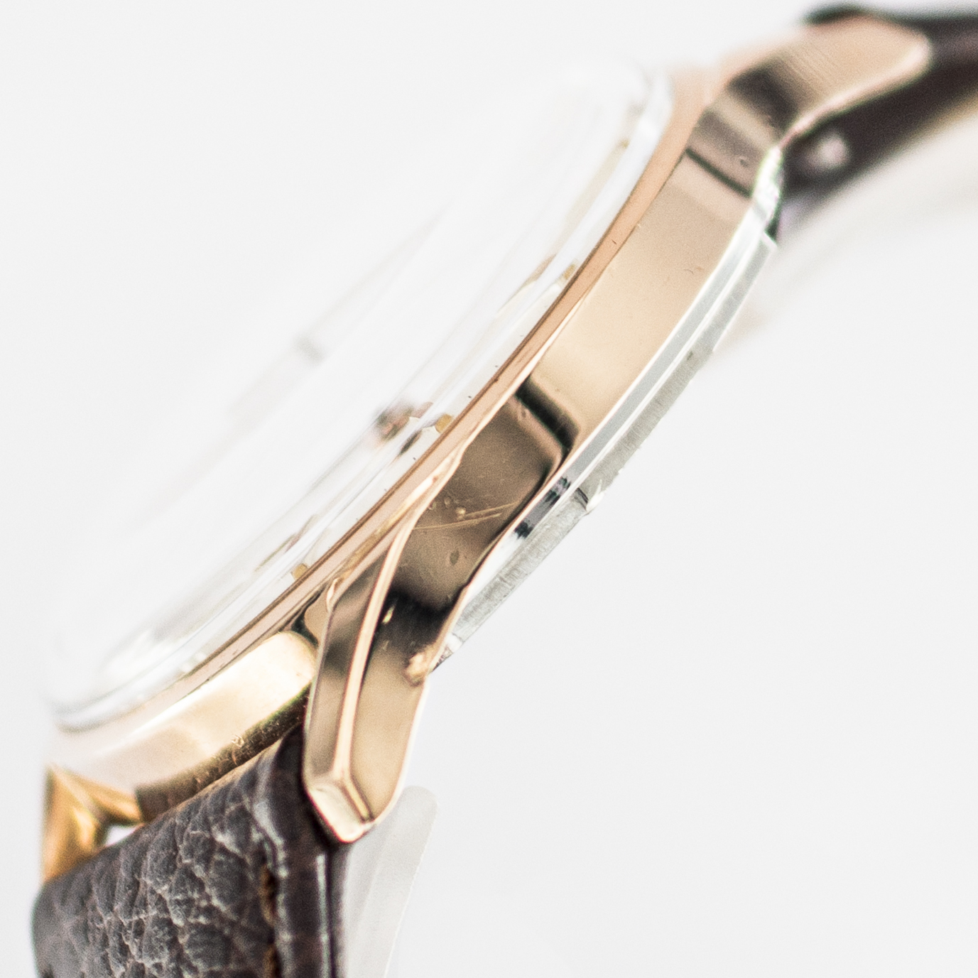 1580_marcels_watch_group_vintage_wristwatch_1962_lemania_918_62KO_case_side_10