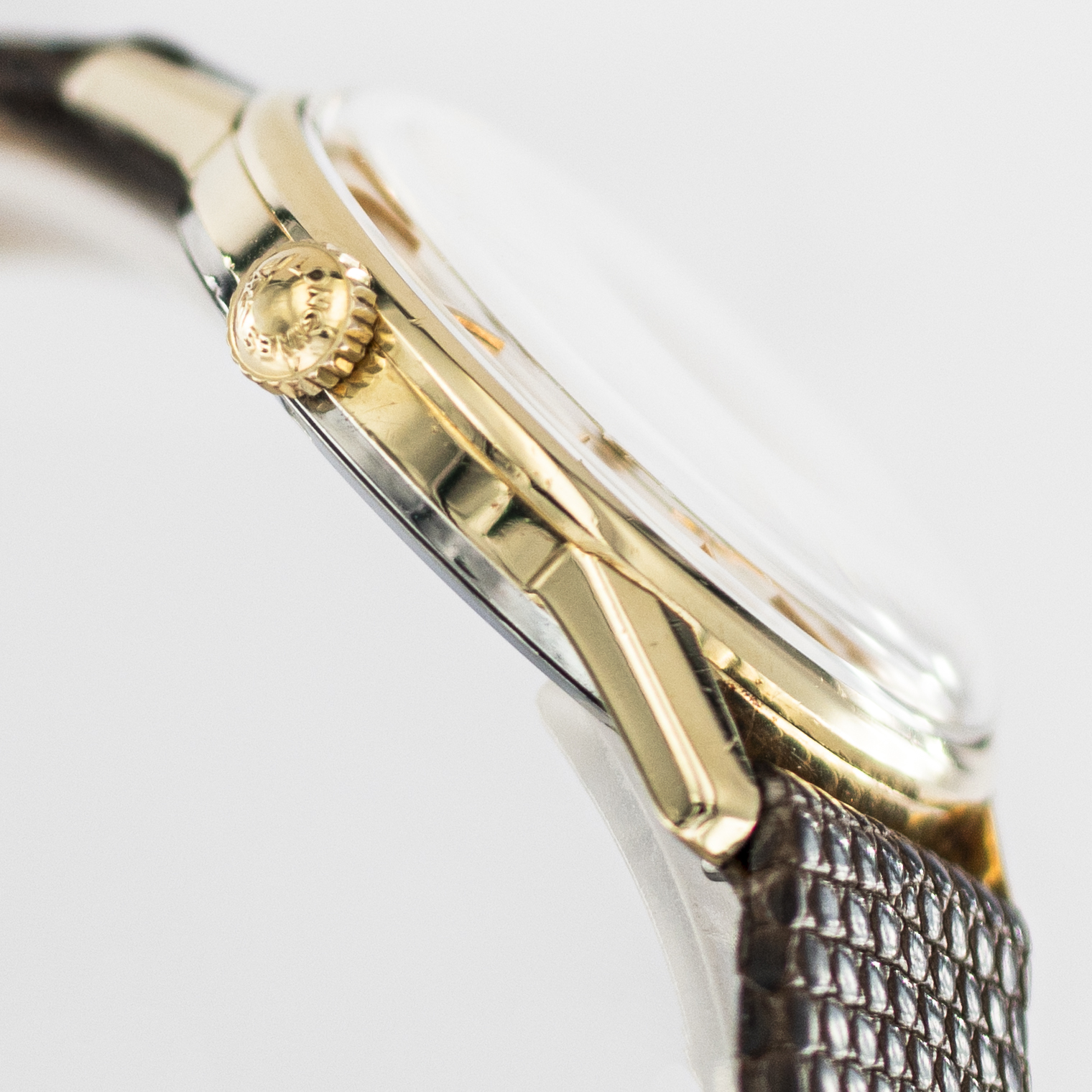 1583_marcels_watch_group_vintage_wristwatch_1961_longines_302_flagship_case_side_02