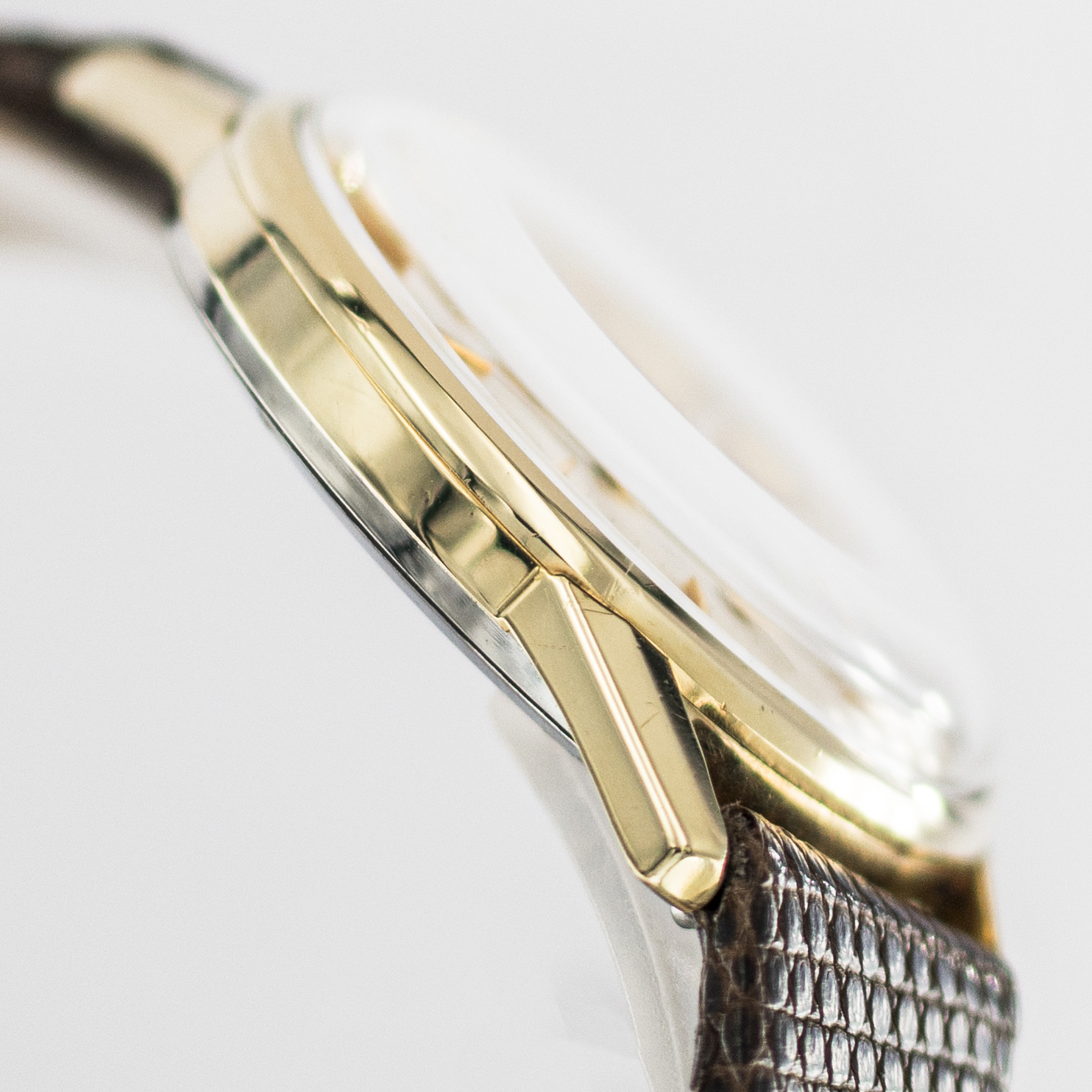 1583_marcels_watch_group_vintage_wristwatch_1961_longines_302_flagship_case_side_05