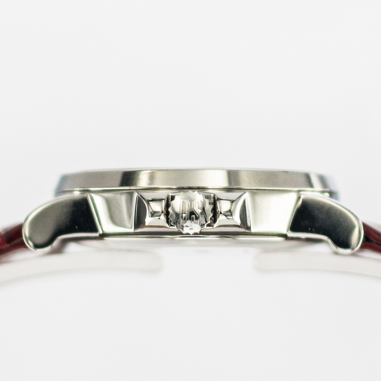 1587_marcels_watch_group_ladies_wristwatch_2000s_certina_caimano_case_side_01