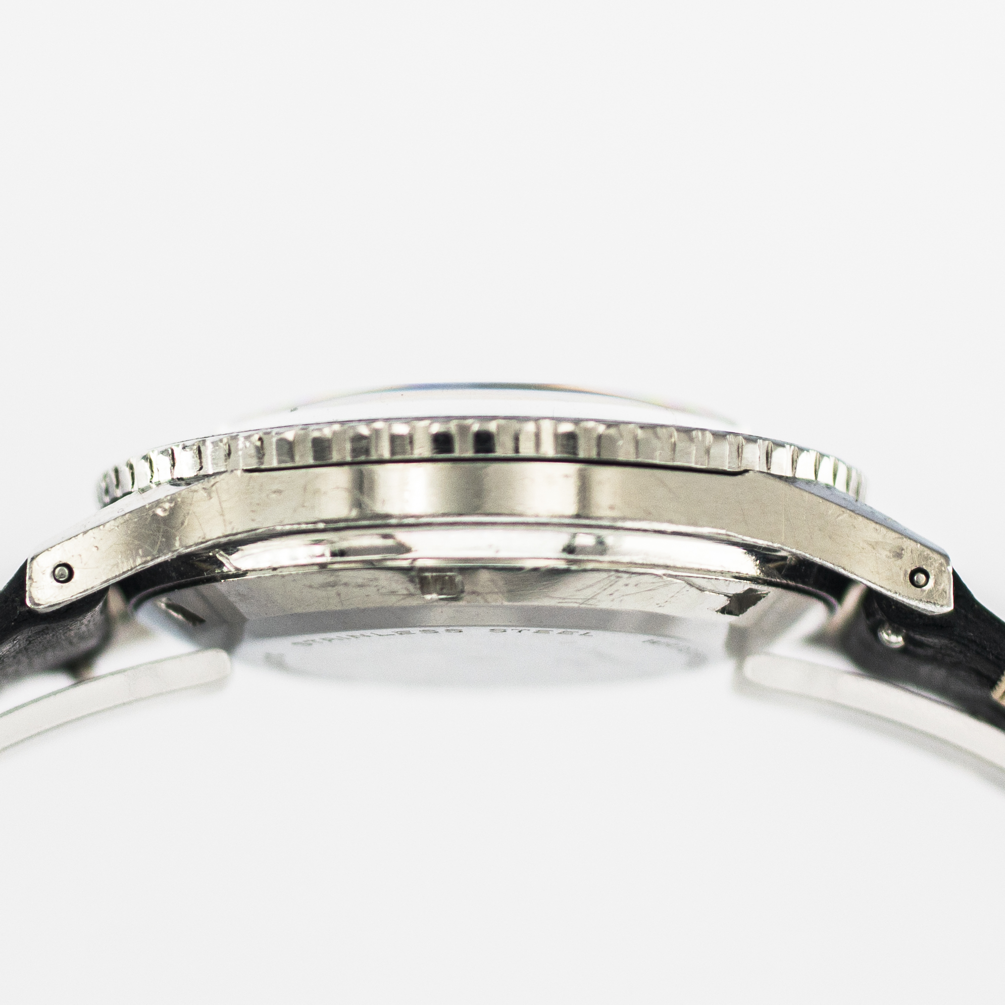 1535_marcels_watch_group_nivada_grenchen_9688_M8221_aviator_sea_diver_case_side_04