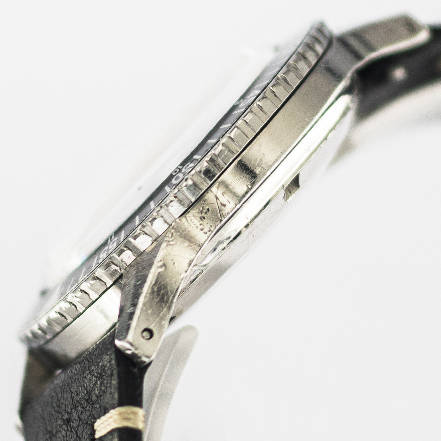 1535_marcels_watch_group_nivada_grenchen_9688_M8221_aviator_sea_diver_case_side_06